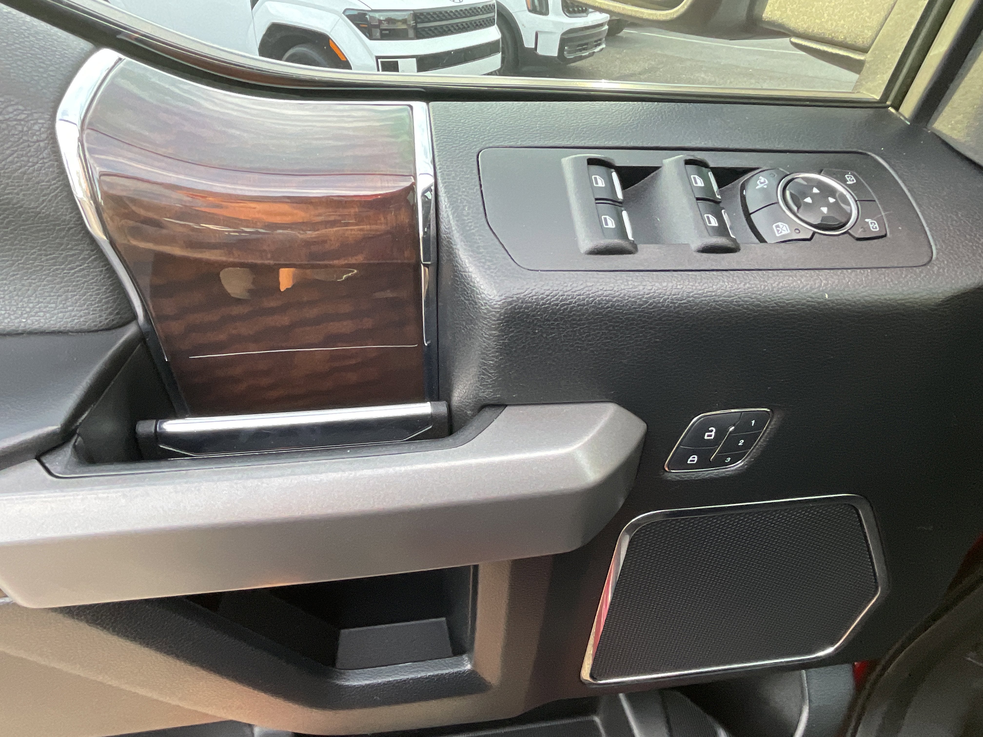 2016 Ford F-150 Platinum**1 OWNER CLN CF**