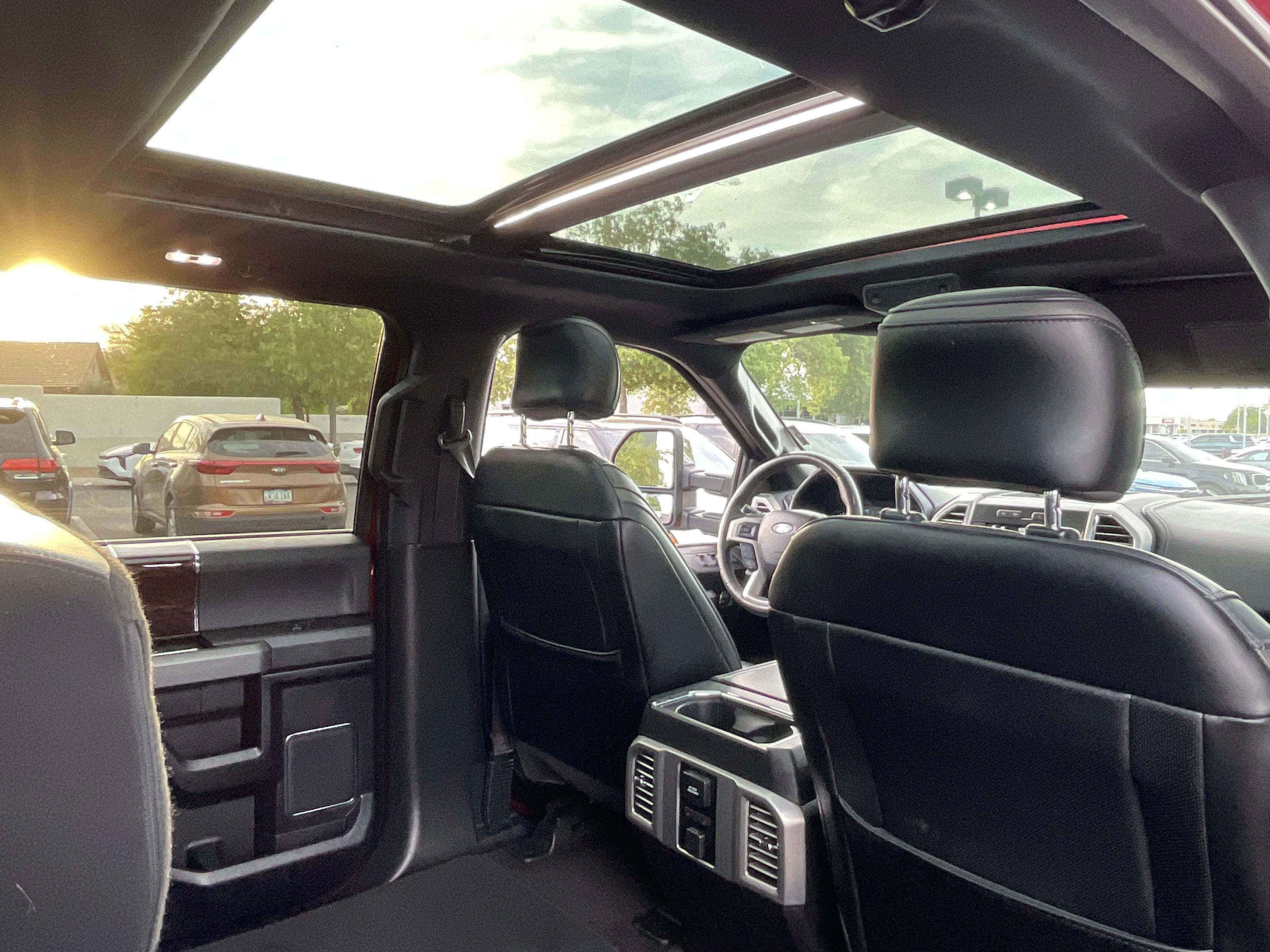 2016 Ford F-150 Platinum**1 OWNER CLN CF**