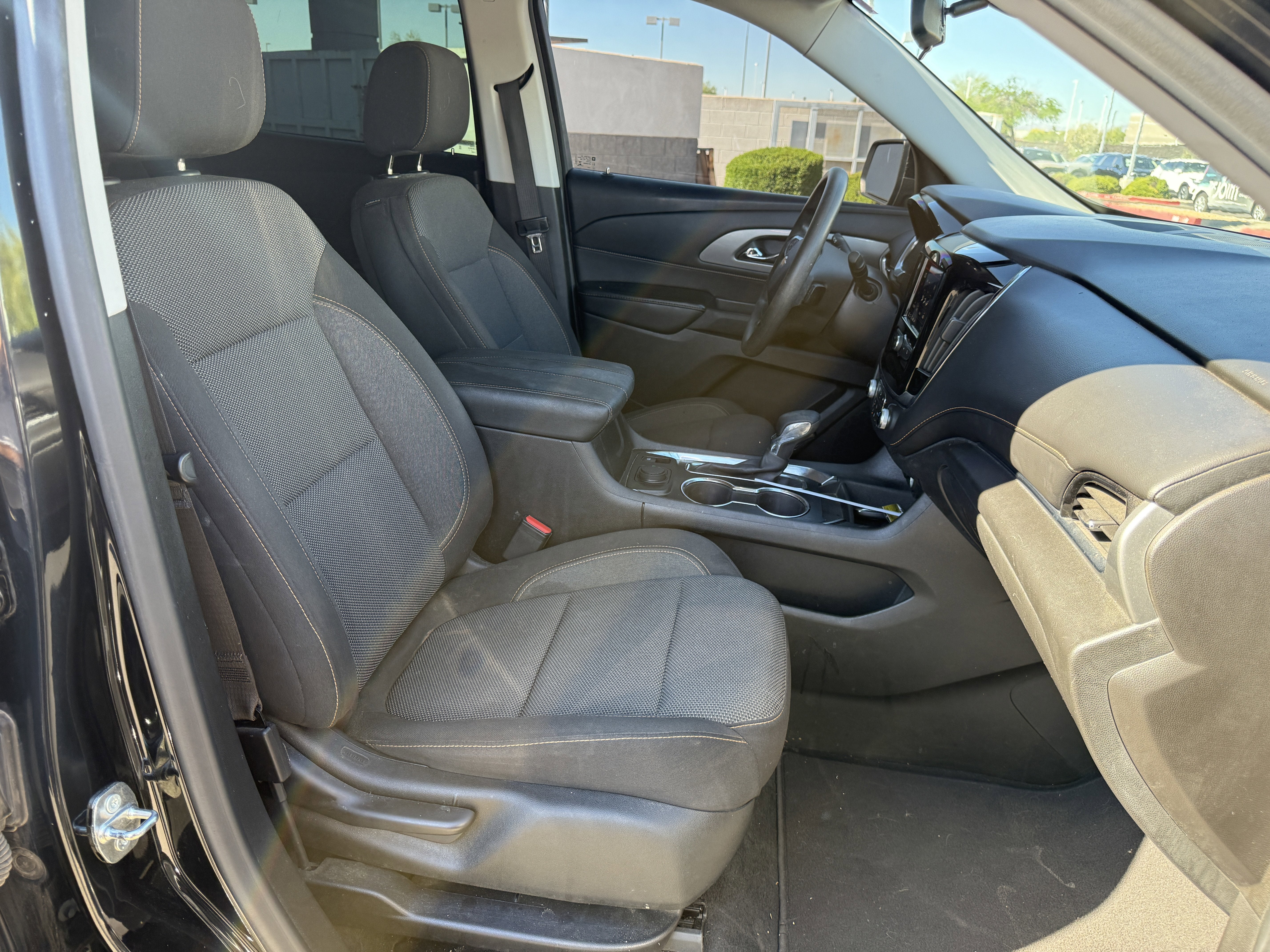 2021 Chevrolet Traverse LS* CLEAN CARFAX/ LOW MILES