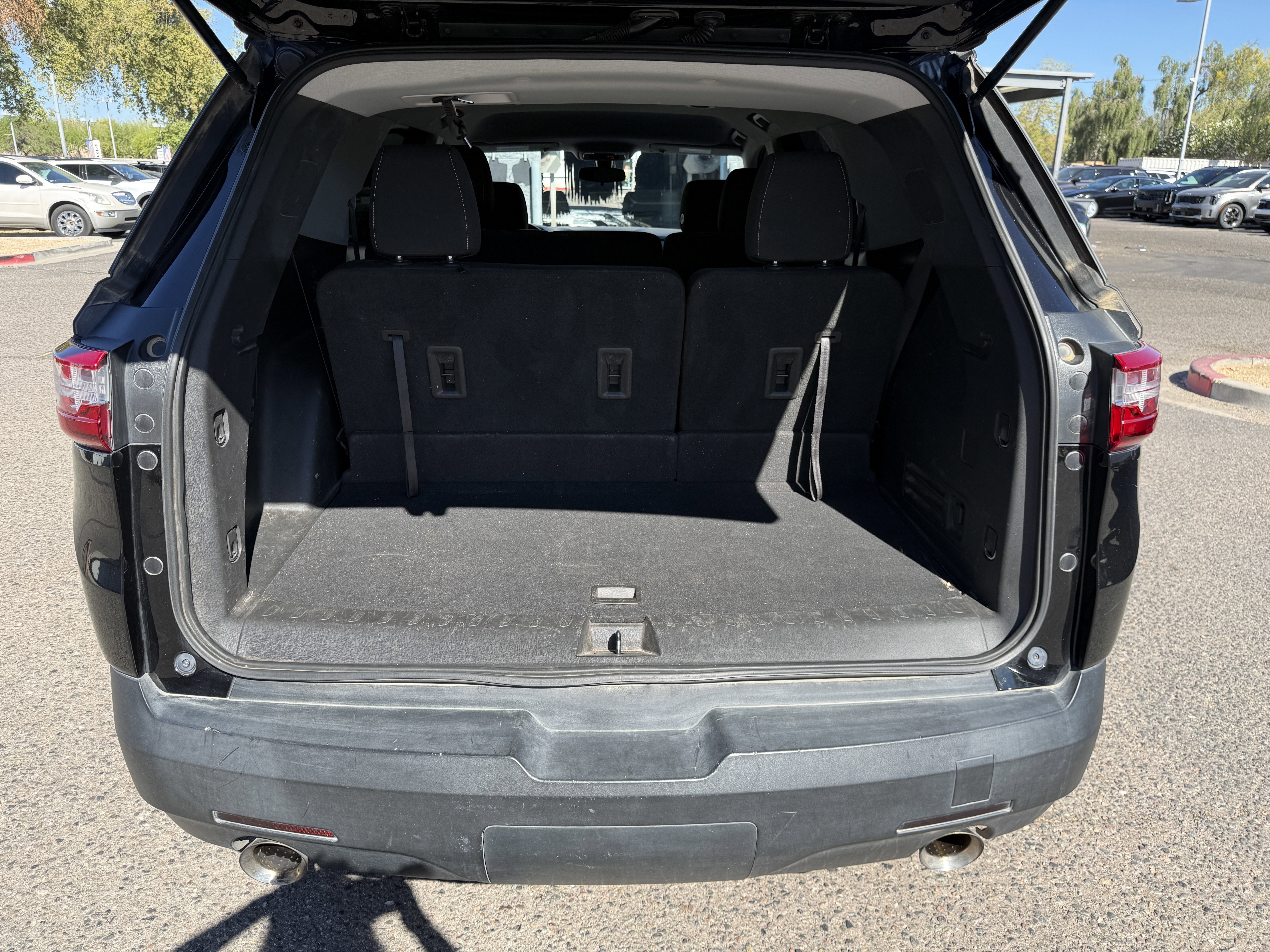 2021 Chevrolet Traverse LS* CLEAN CARFAX/ LOW MILES