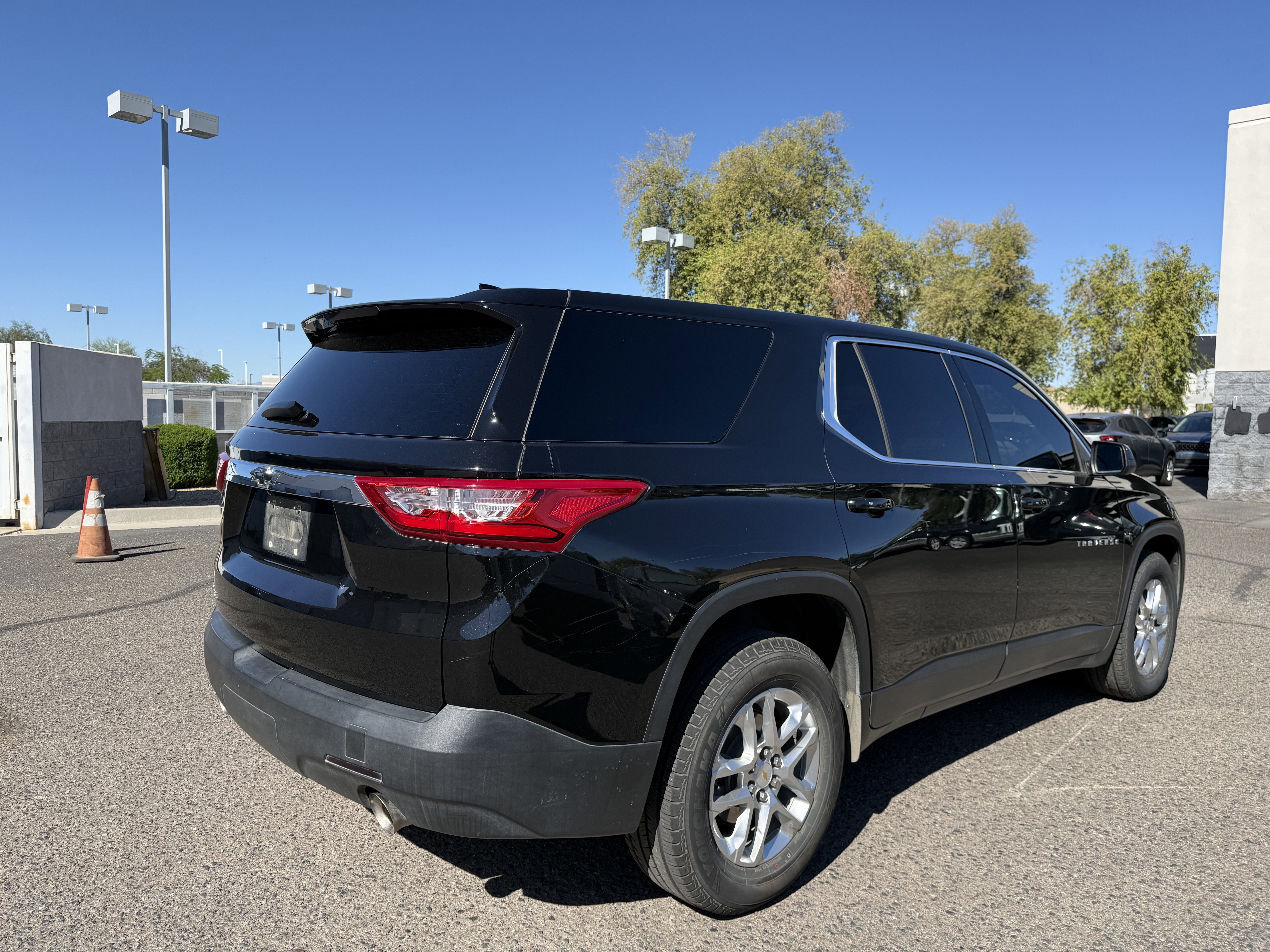 2021 Chevrolet Traverse LS* CLEAN CARFAX/ LOW MILES