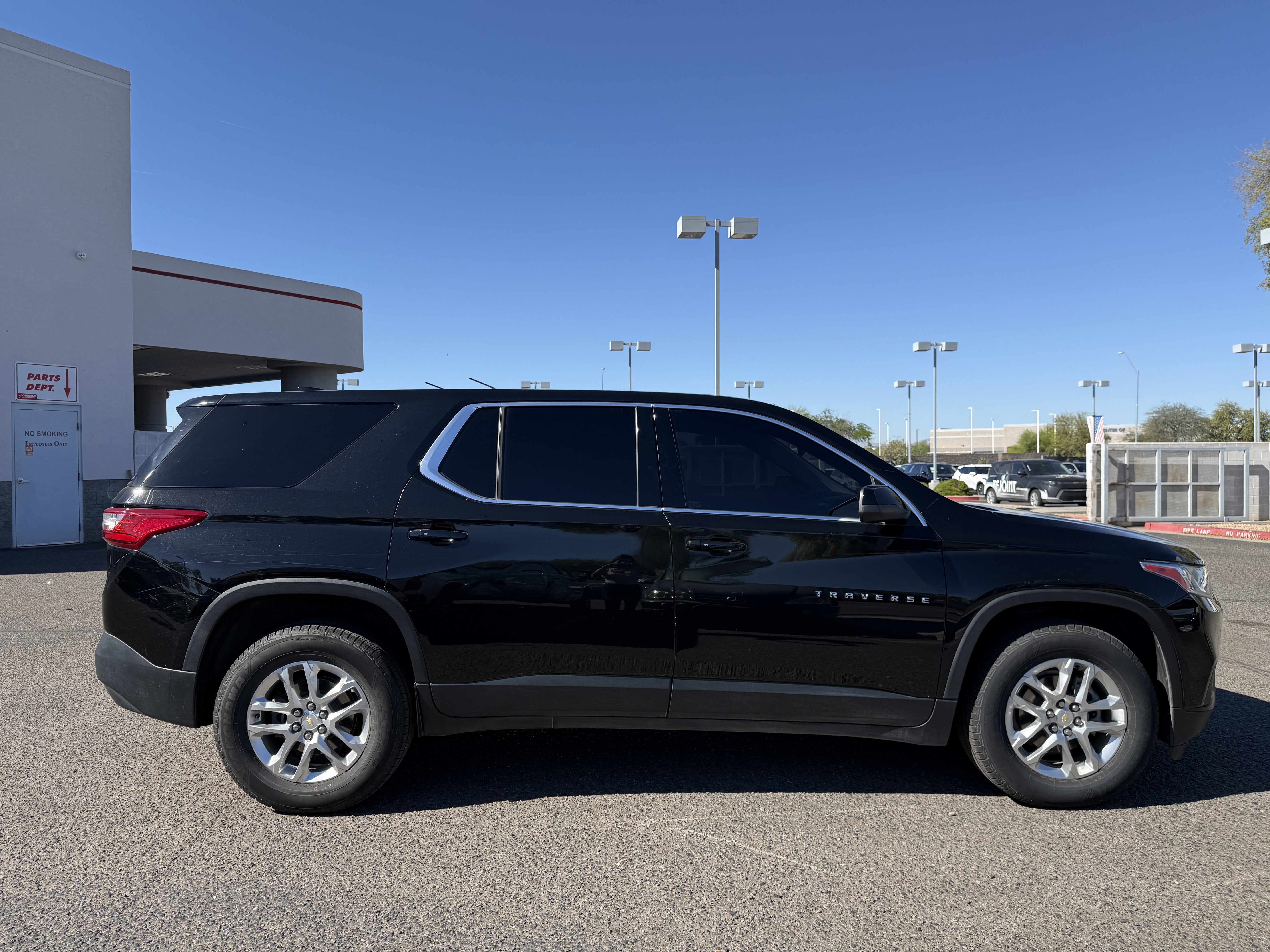 2021 Chevrolet Traverse LS* CLEAN CARFAX/ LOW MILES