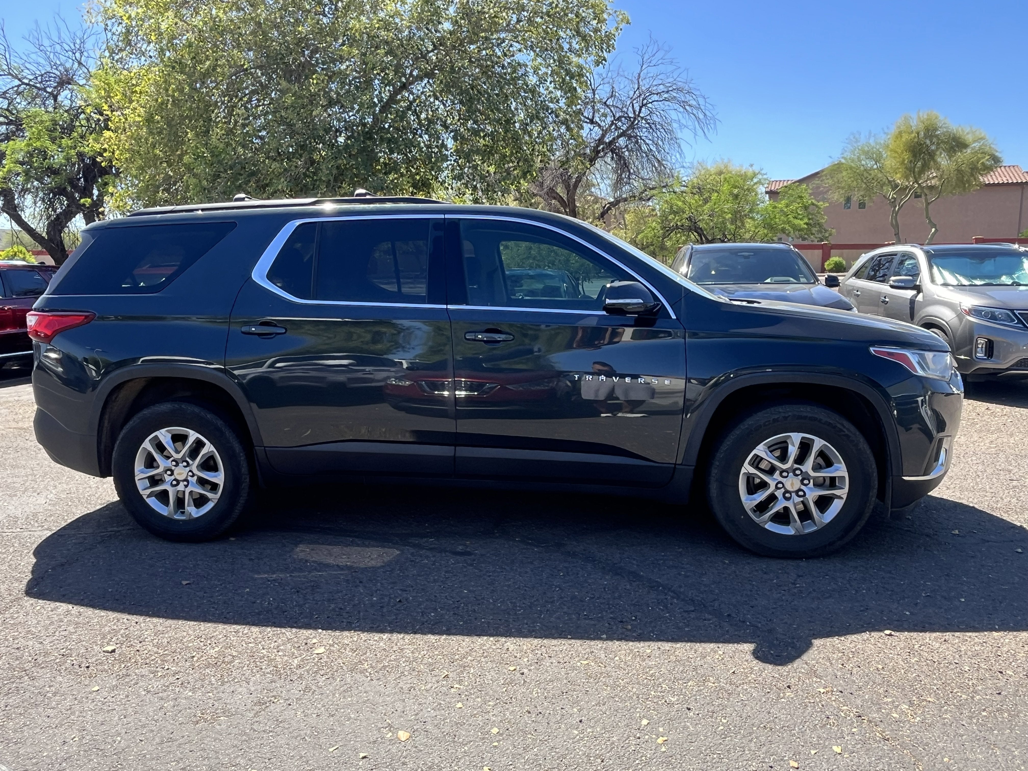 2020 Chevrolet Traverse LT Cloth* CLEAN CARFAX