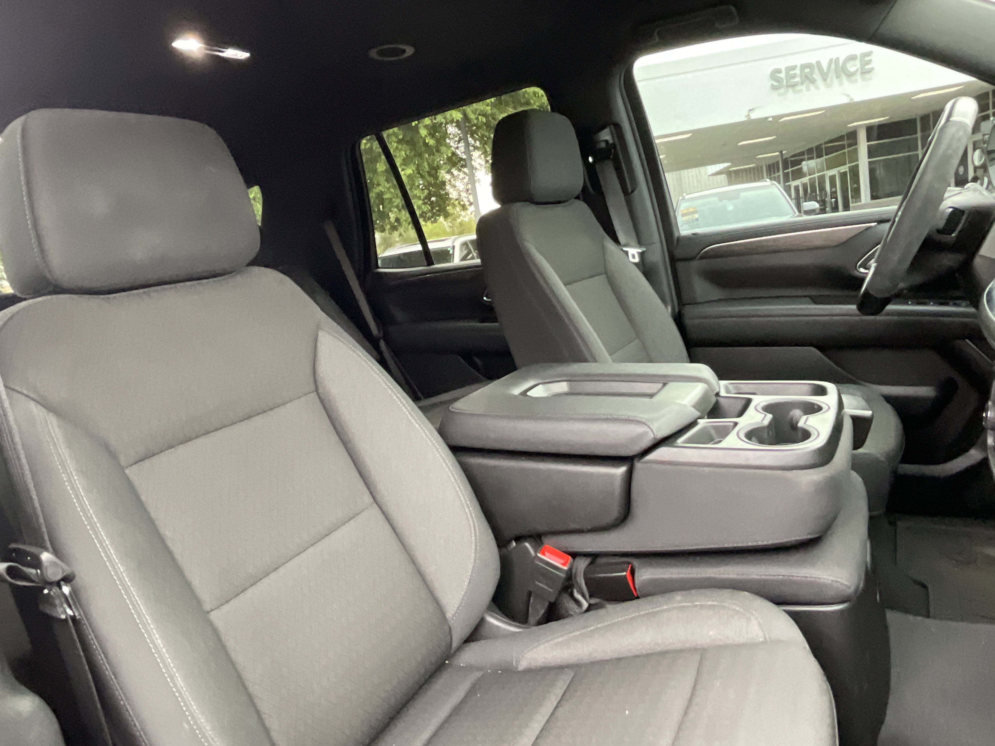 2024 Chevrolet Tahoe LS* 1 OWNER / CLEAN CARFAX
