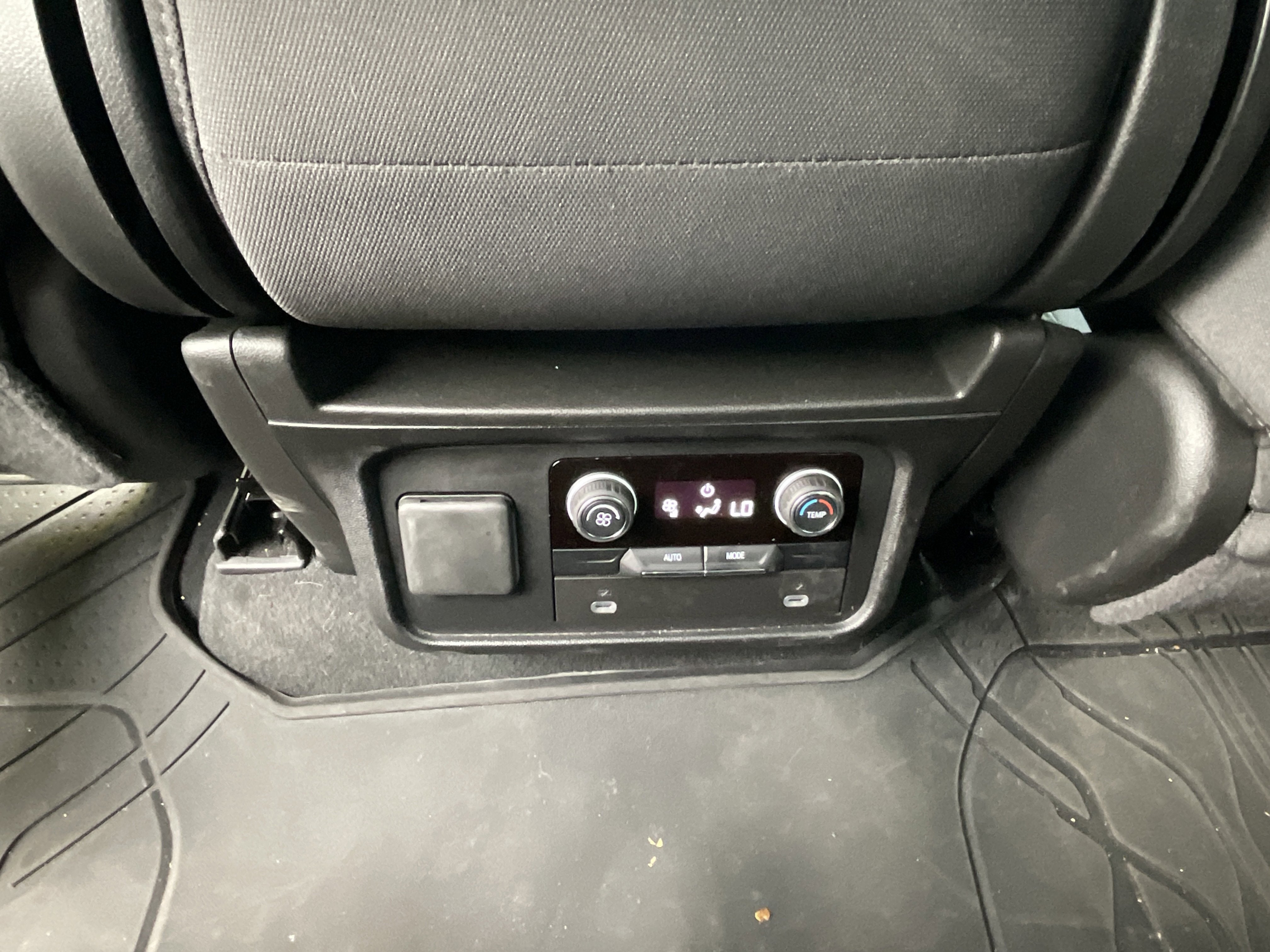 2024 Chevrolet Tahoe LS* 1 OWNER / CLEAN CARFAX