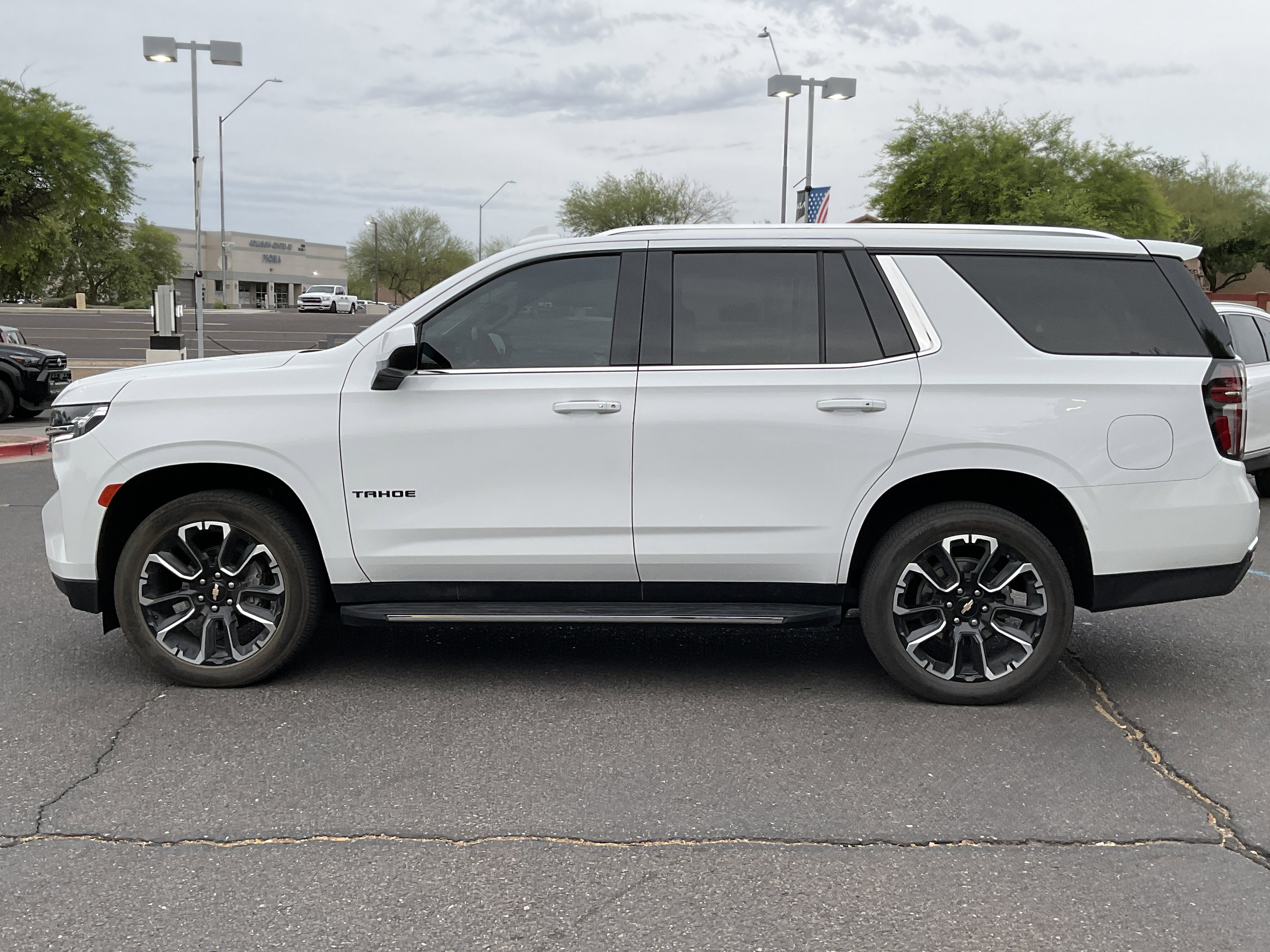 2024 Chevrolet Tahoe LS* 1 OWNER / CLEAN CARFAX