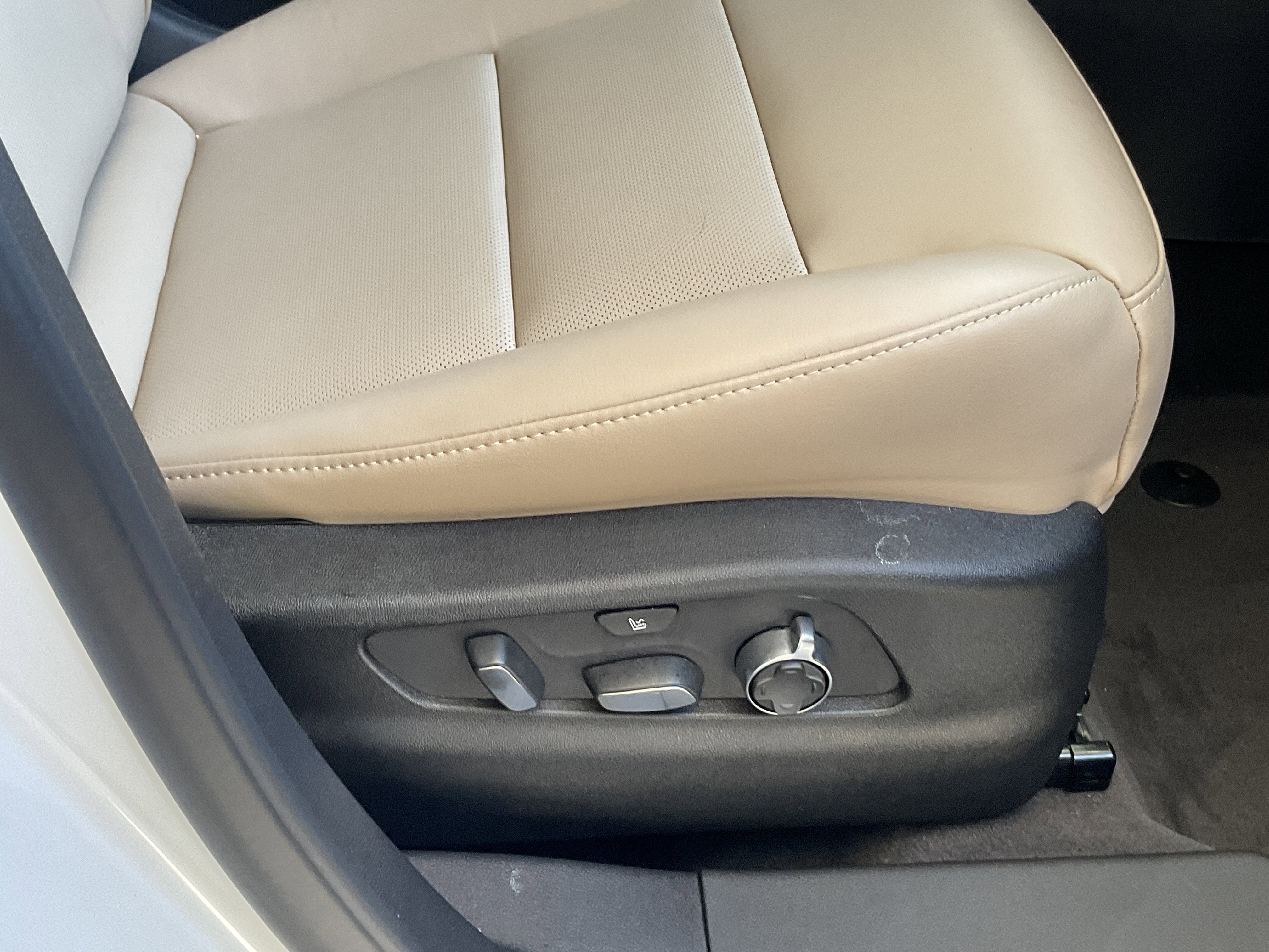 2025 Cadillac XT4 FWD Premium Luxury