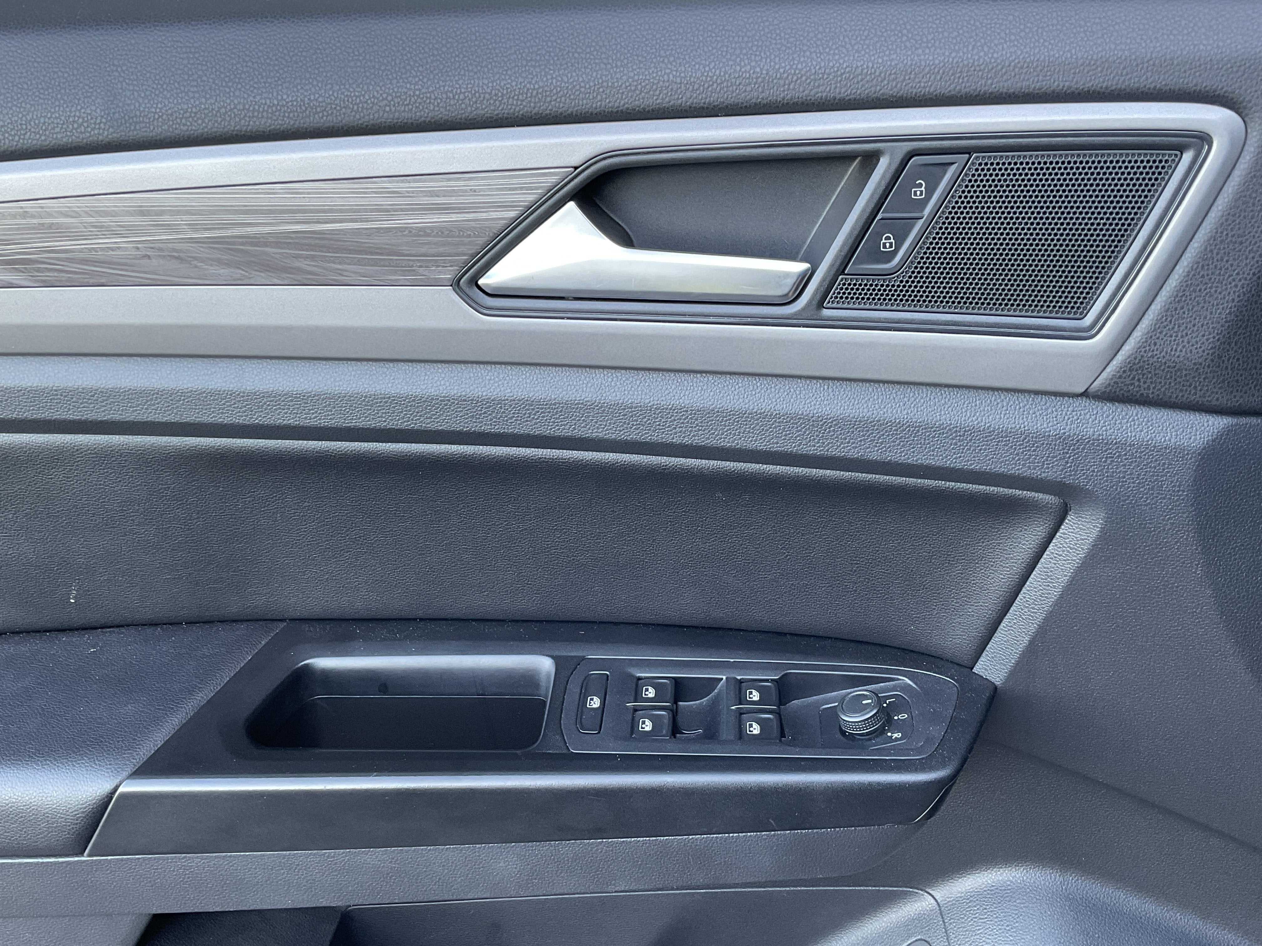 2020 Volkswagen Atlas Cross Sport 2.0T SE w/Technology