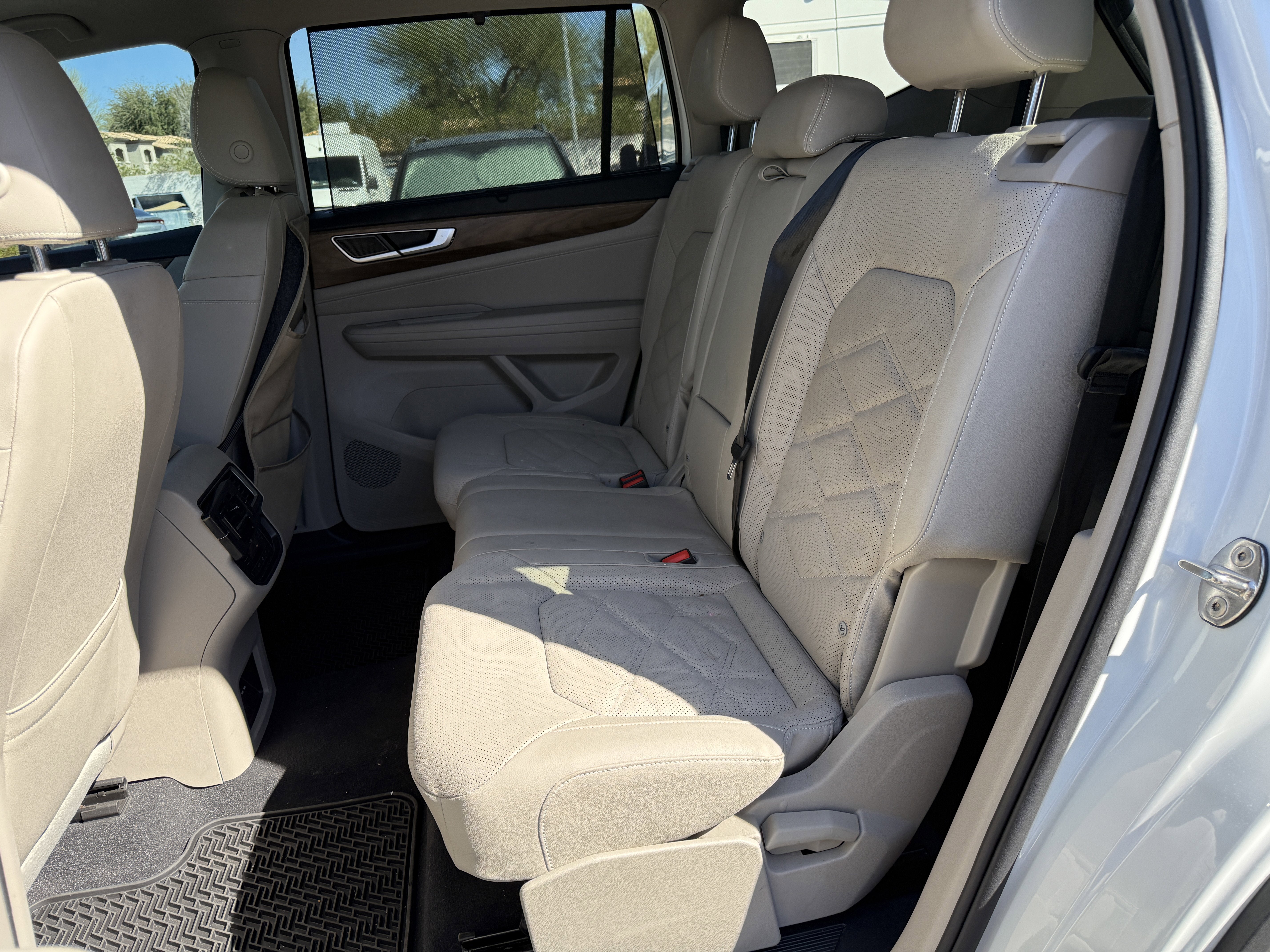 2025 Volkswagen Atlas 2.0T SE w/Technology* 1 OWNER