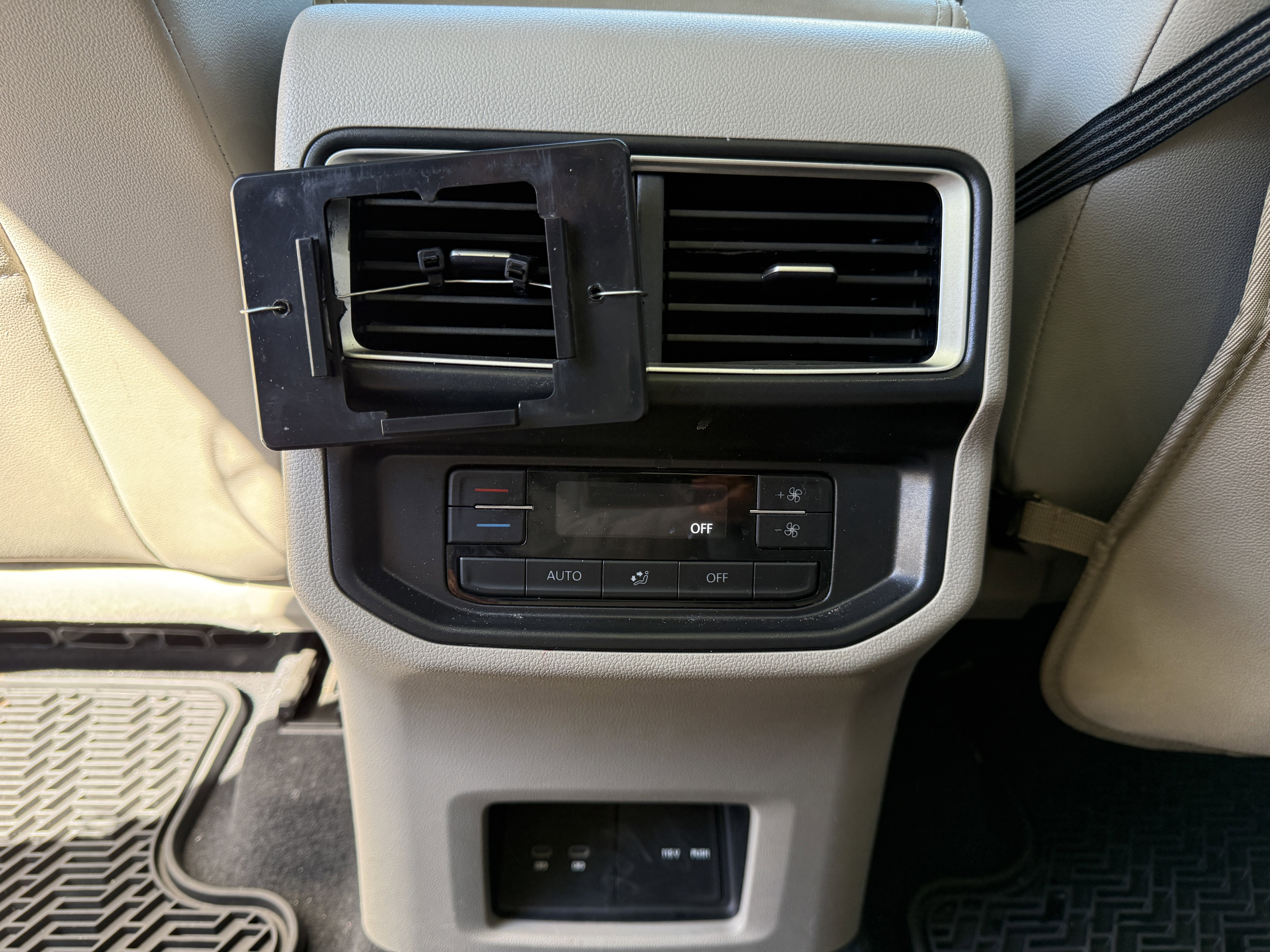 2025 Volkswagen Atlas 2.0T SE w/Technology* 1 OWNER