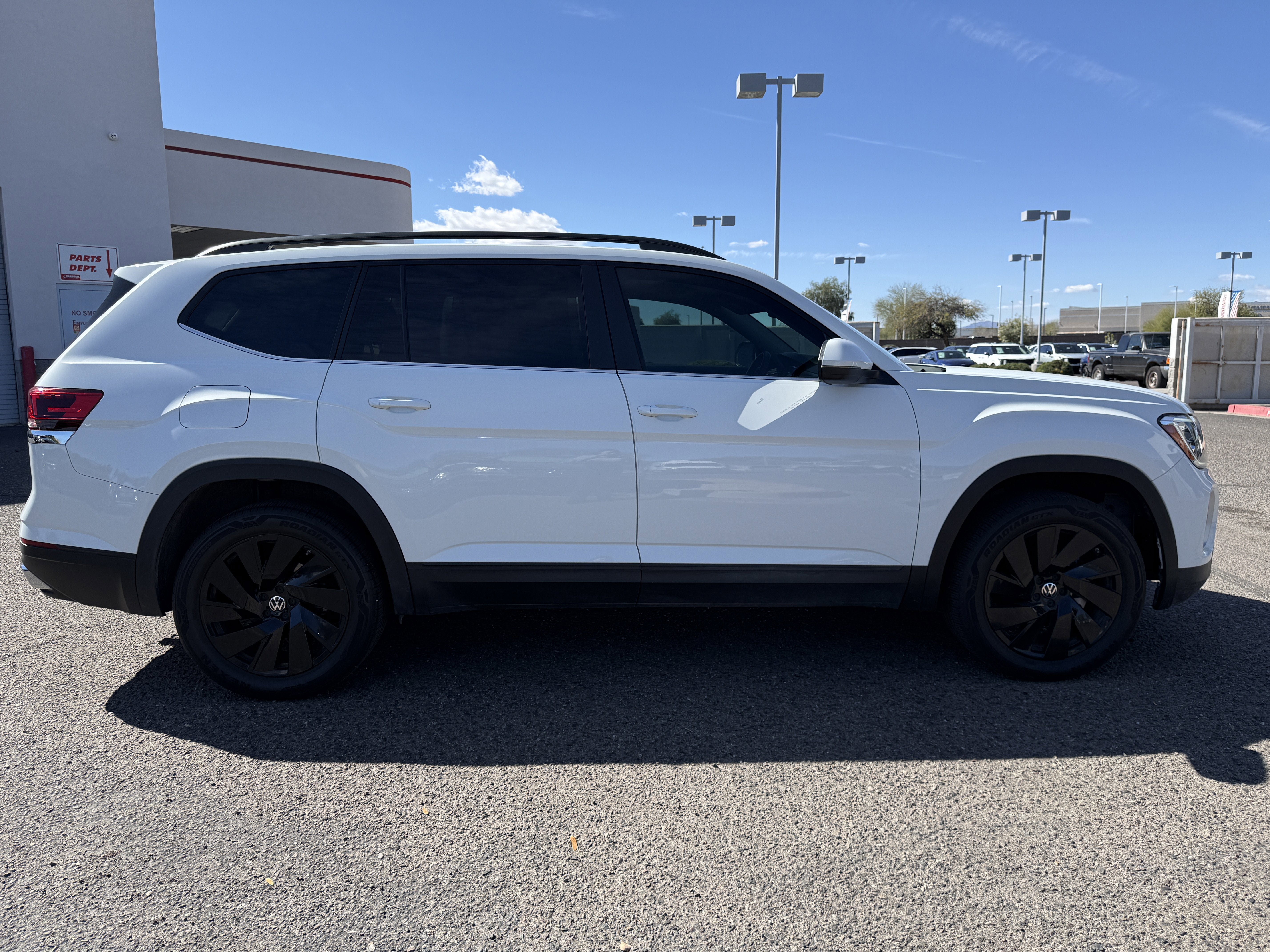 2025 Volkswagen Atlas 2.0T SE w/Technology* 1 OWNER