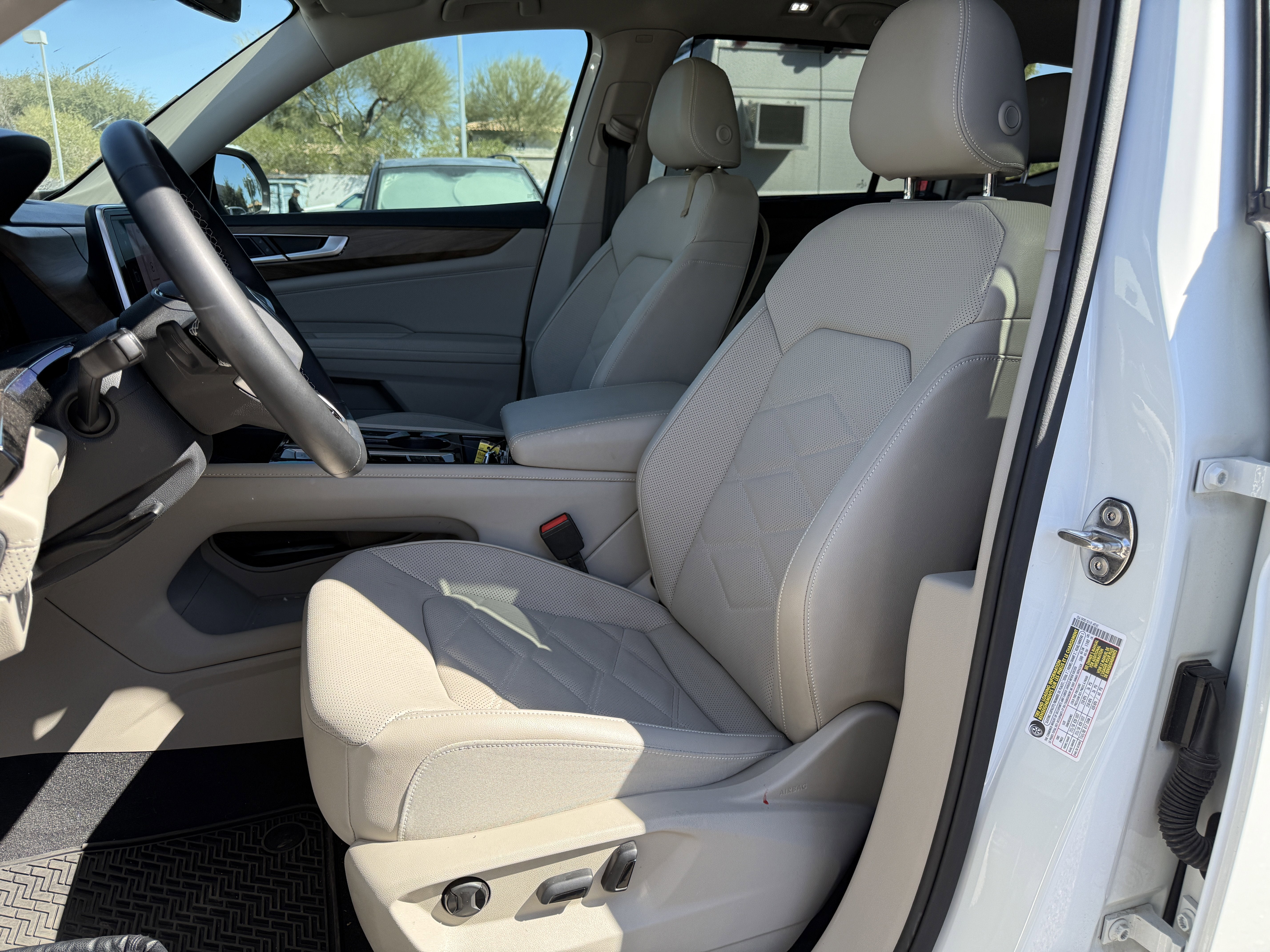 2025 Volkswagen Atlas 2.0T SE w/Technology* 1 OWNER