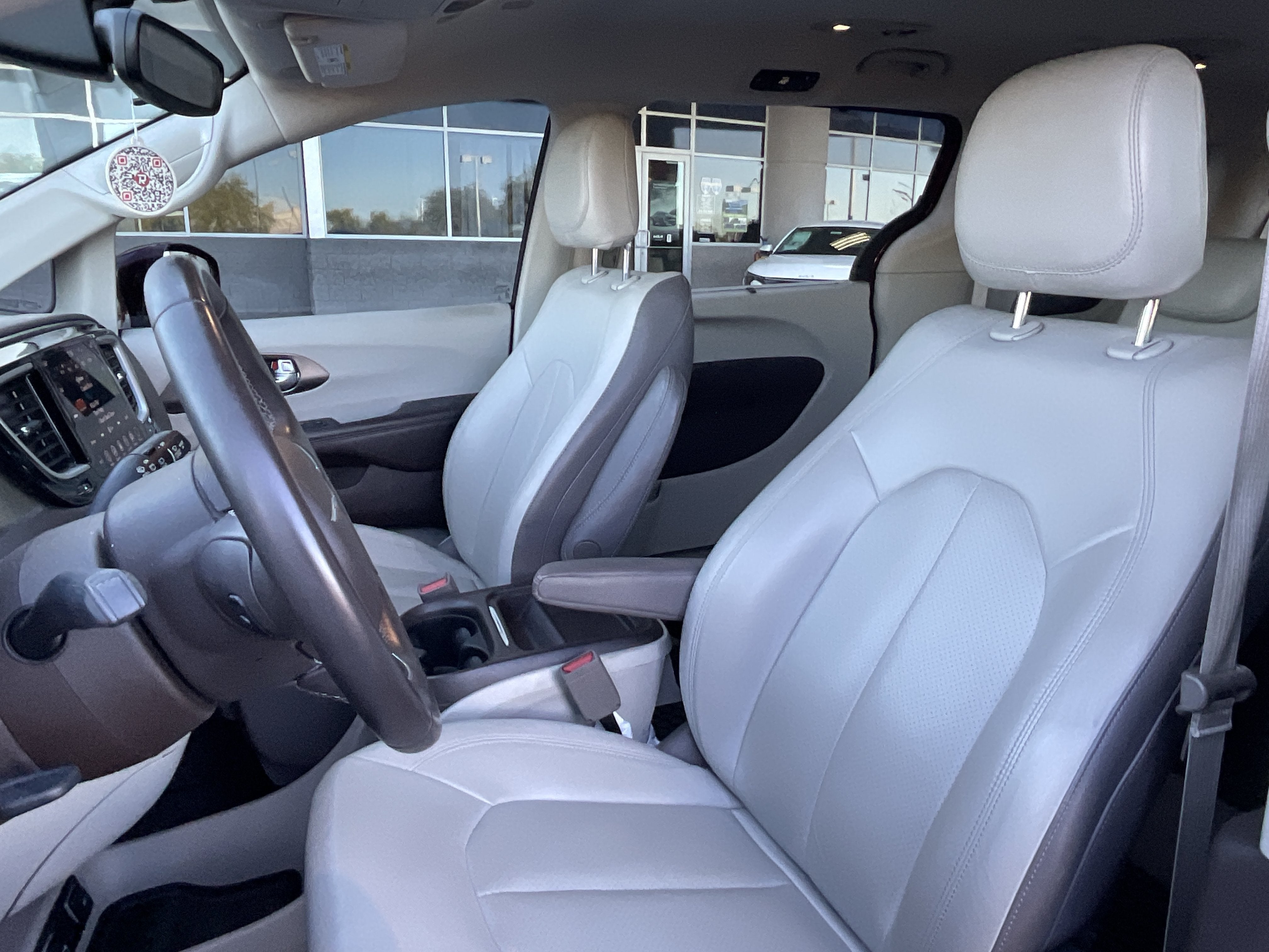 2018 Chrysler Pacifica Touring L* 1 OWNER LOW MILES