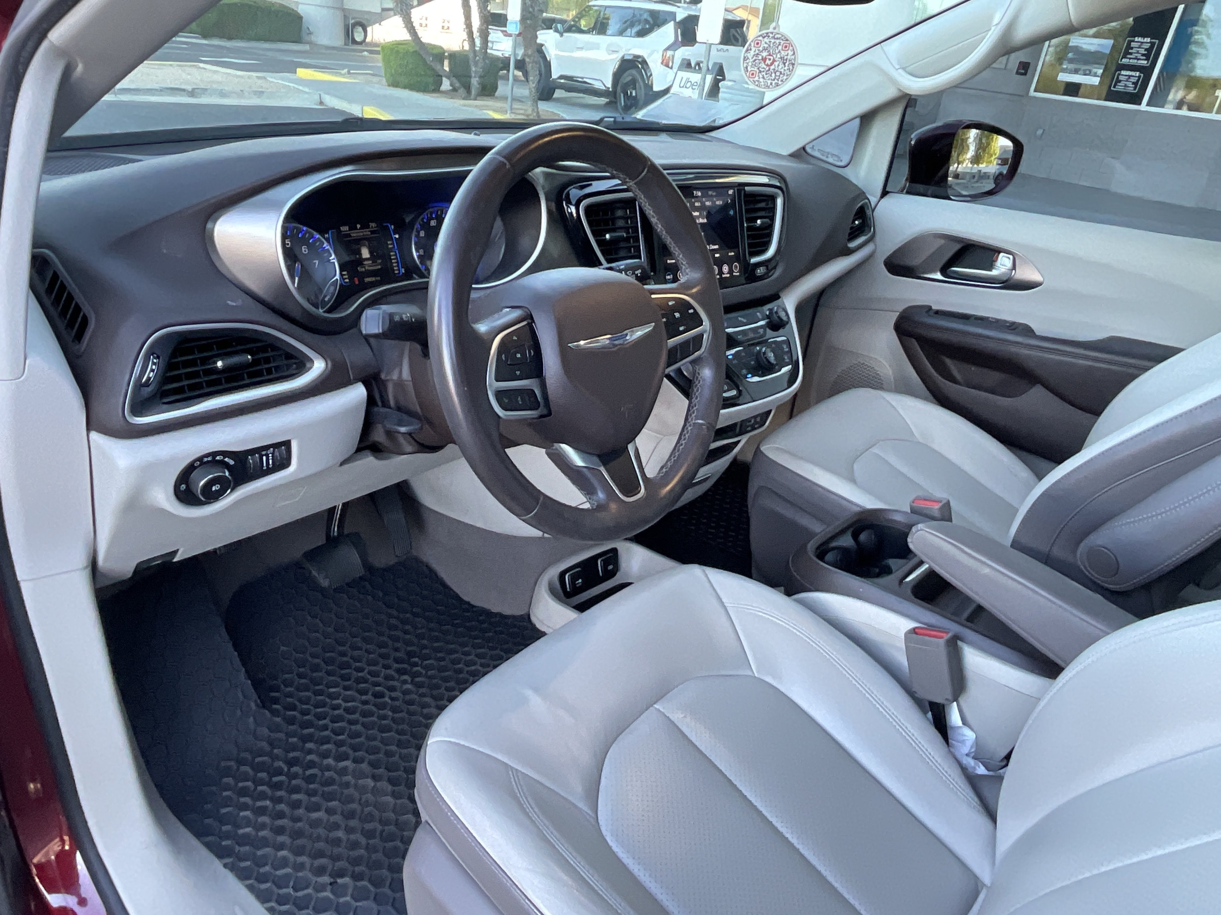 2018 Chrysler Pacifica Touring L* 1 OWNER LOW MILES
