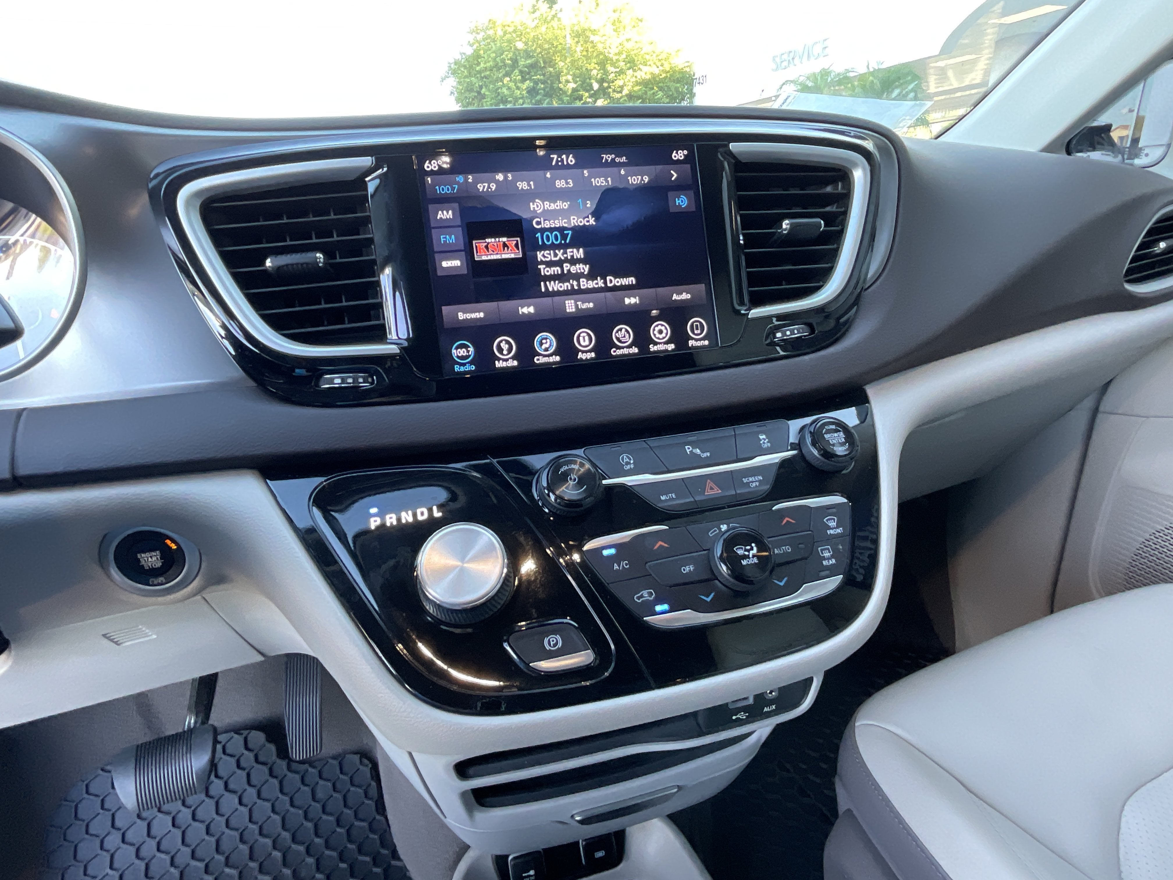 2018 Chrysler Pacifica Touring L* 1 OWNER LOW MILES