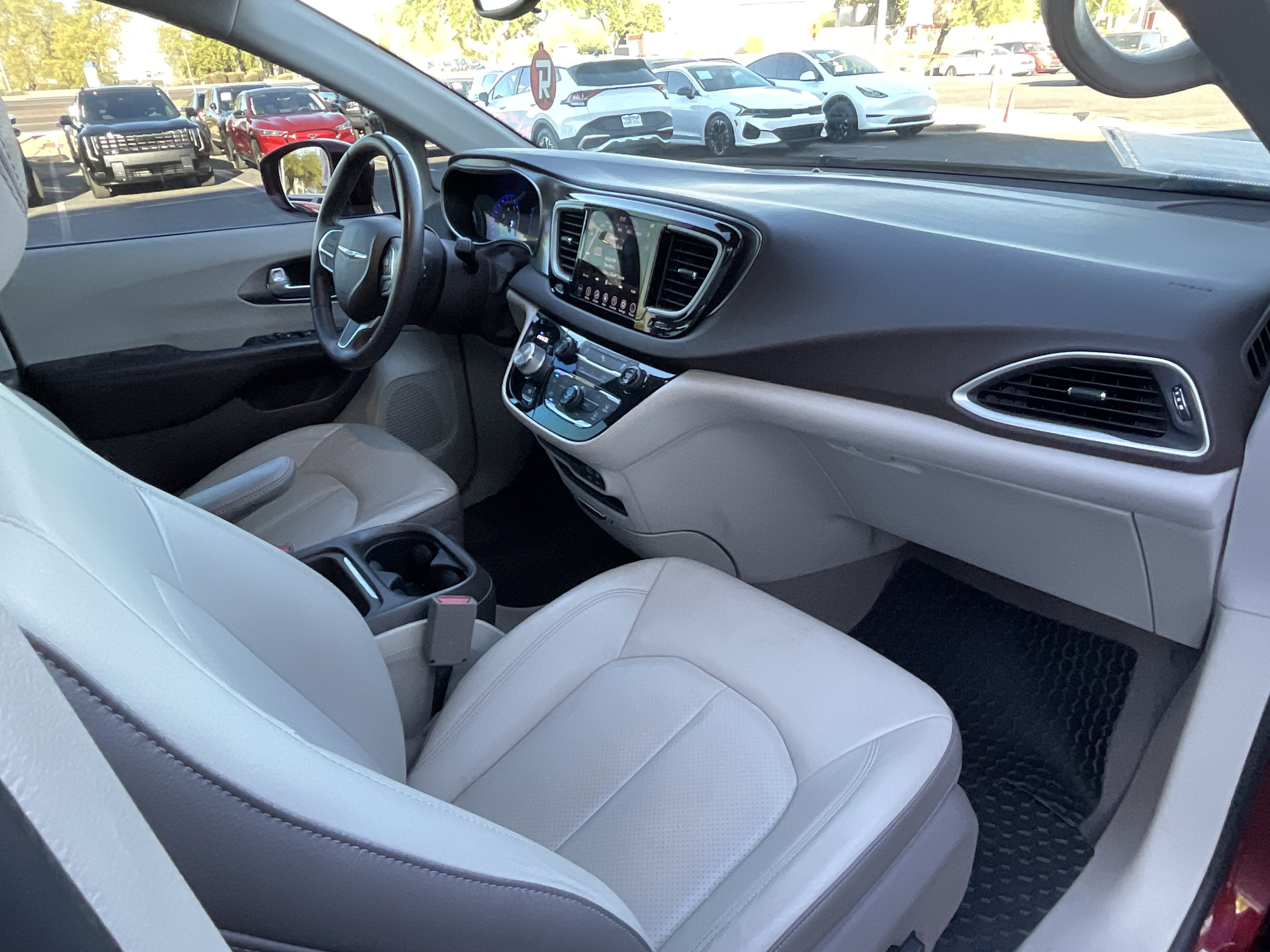 2018 Chrysler Pacifica Touring L* 1 OWNER LOW MILES