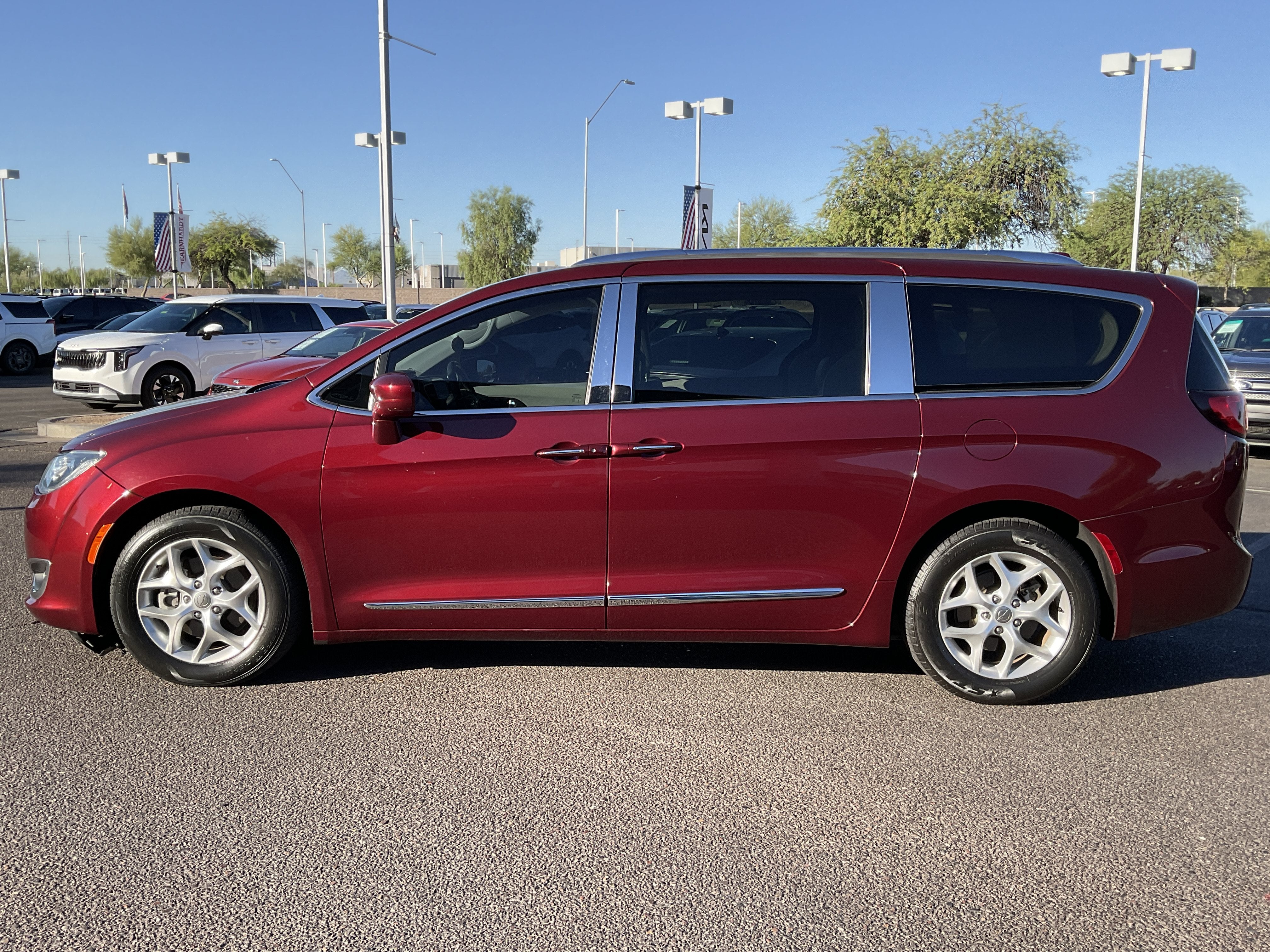 2018 Chrysler Pacifica Touring L* 1 OWNER LOW MILES