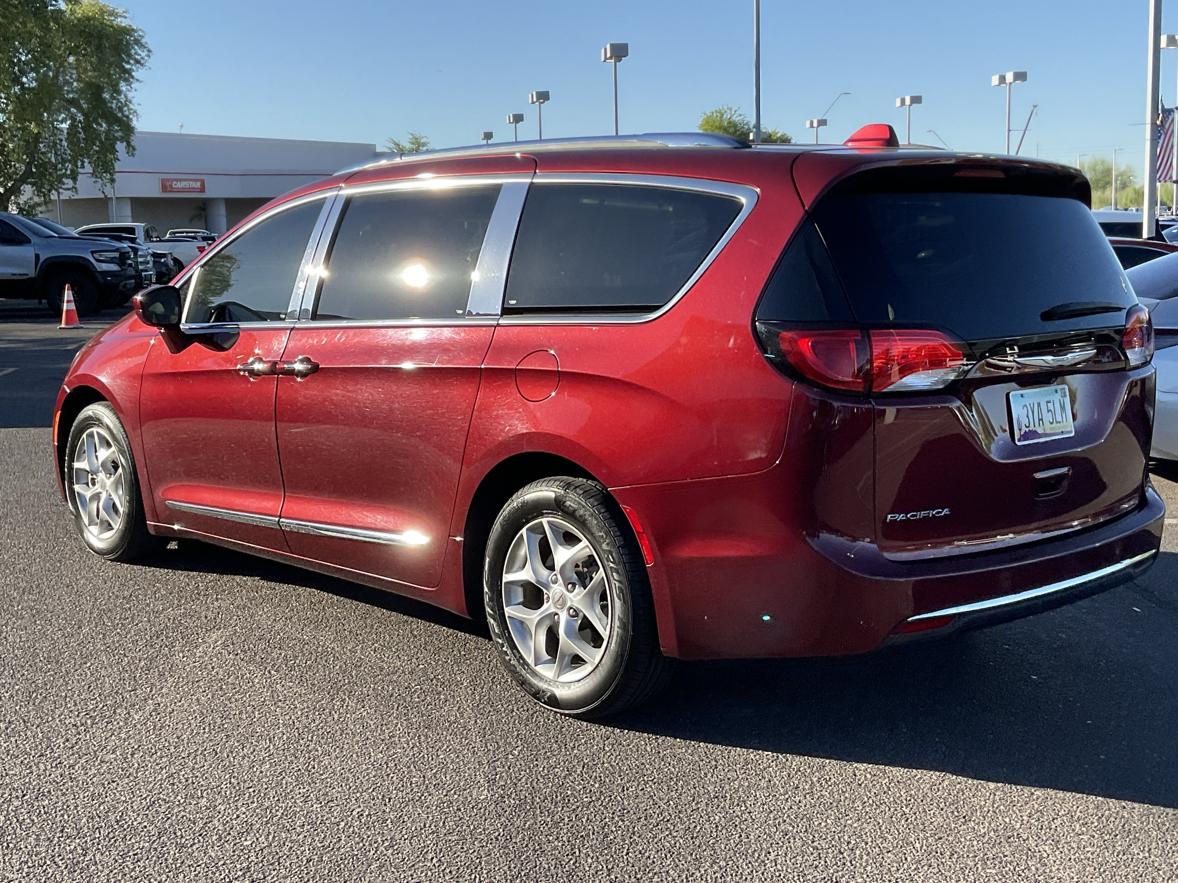 2018 Chrysler Pacifica Touring L* 1 OWNER LOW MILES