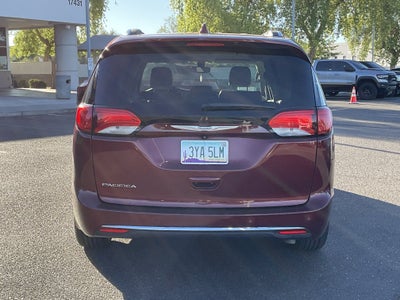 2018 Chrysler Pacifica Touring L* 1 OWNER LOW MILES