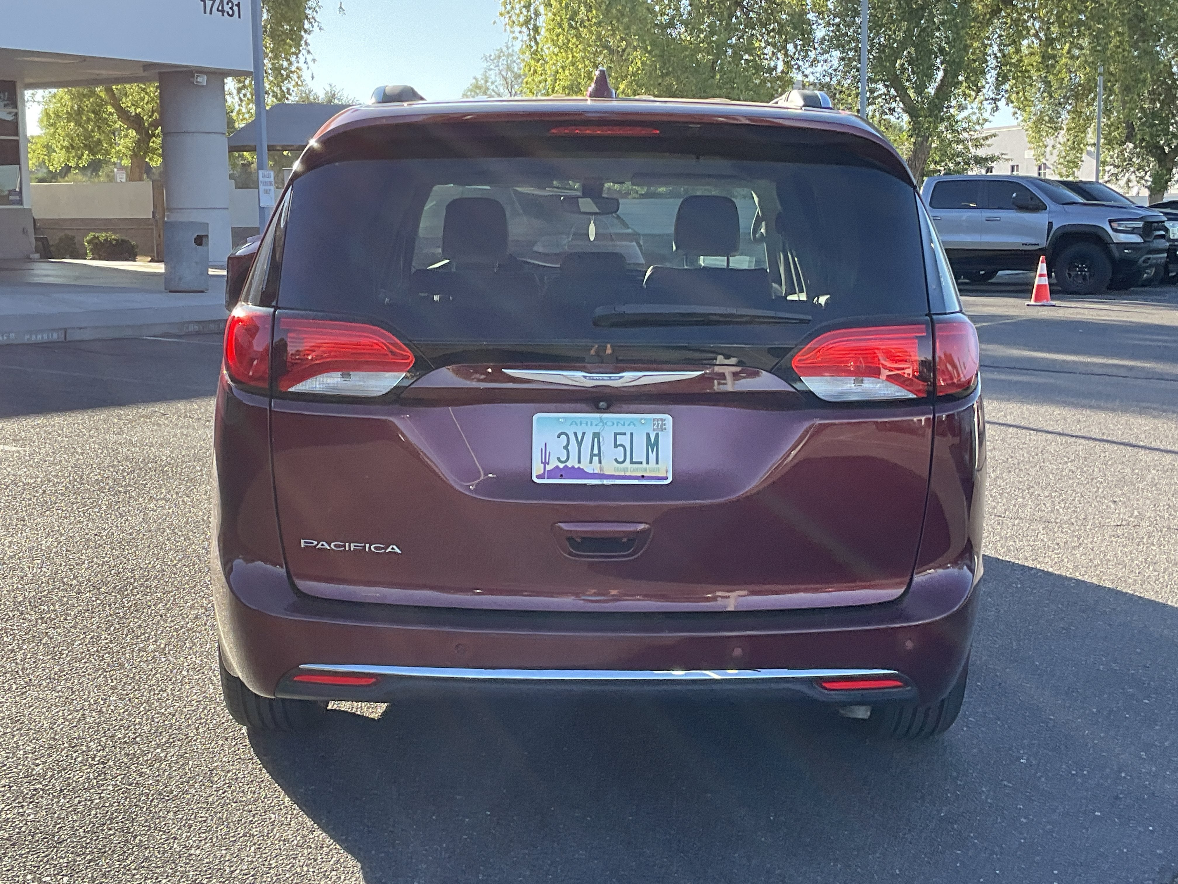 2018 Chrysler Pacifica Touring L* 1 OWNER LOW MILES