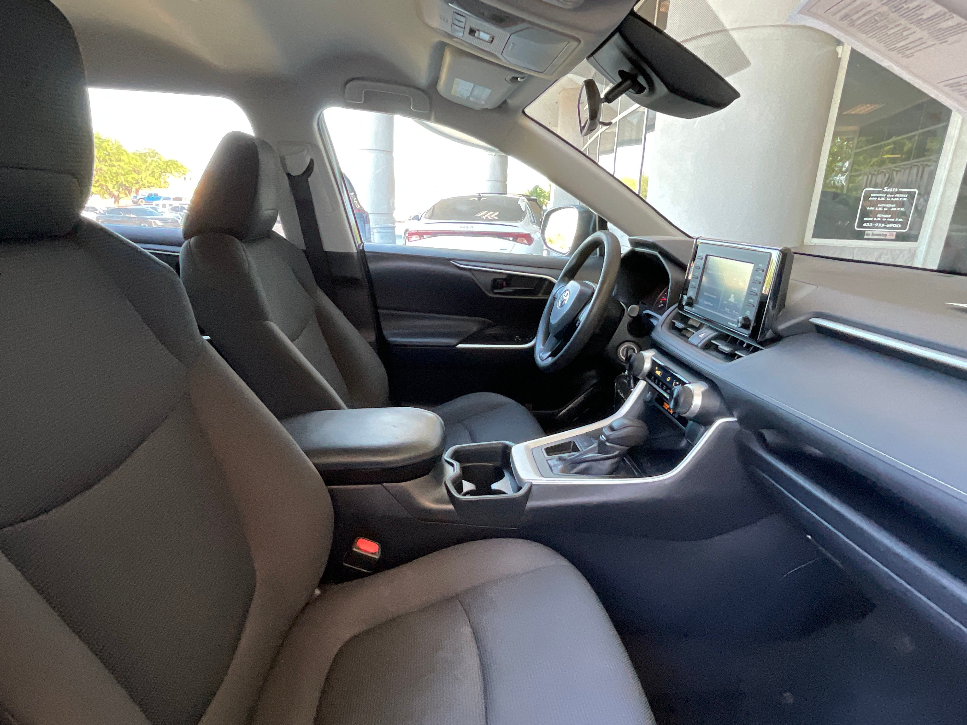 2020 Toyota RAV4 LE
