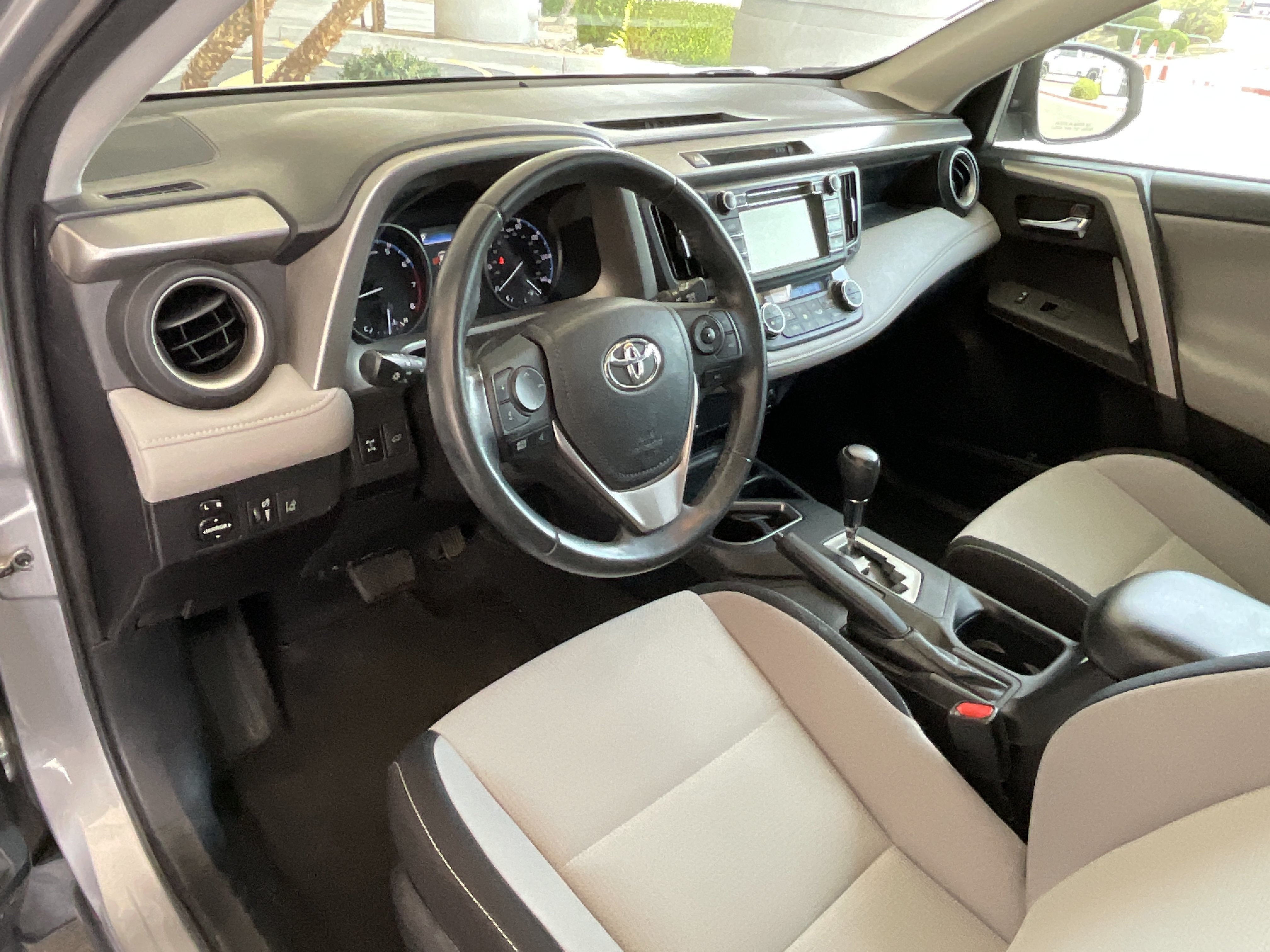 2017 Toyota RAV4 XLE**CLN CF WELL MAINTAINED