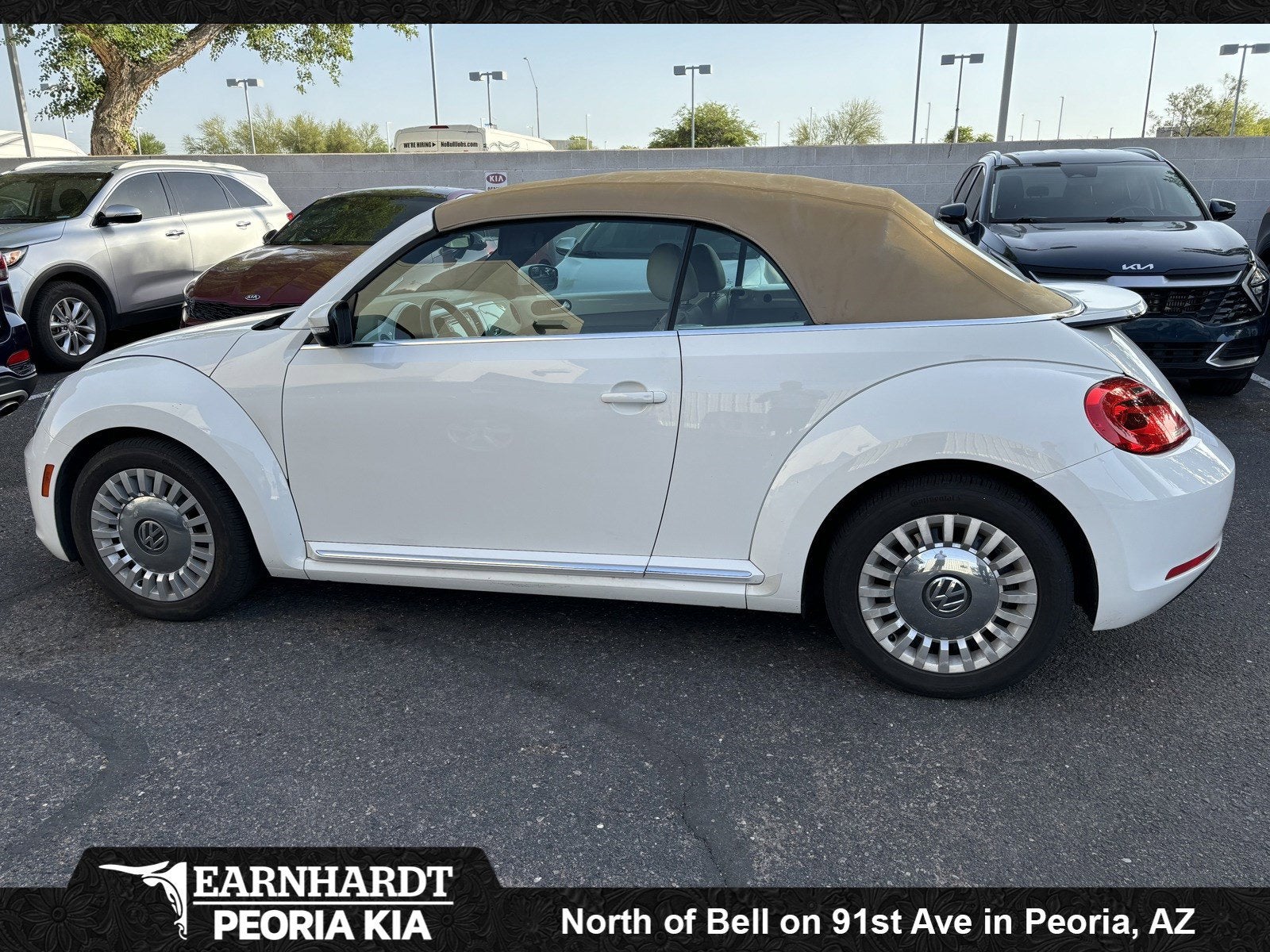 2014 Volkswagen Beetle Convertible 2.5L w/Tech