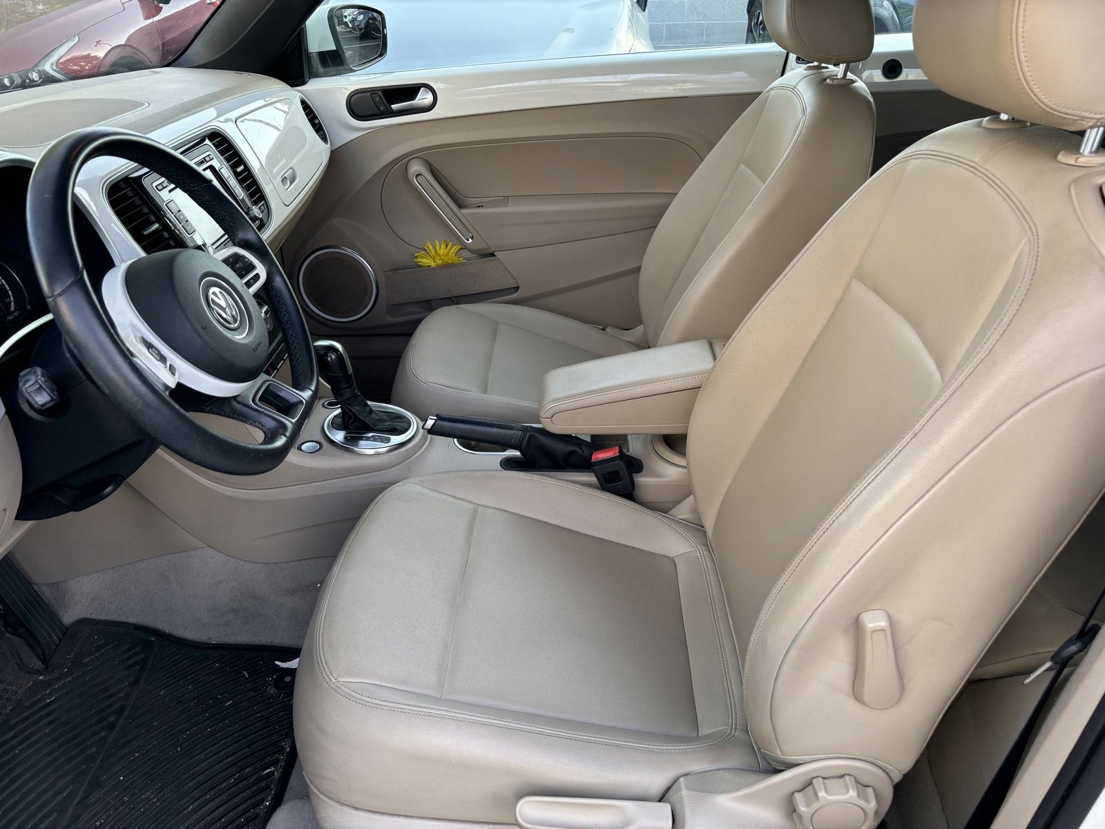 2014 Volkswagen Beetle Convertible 2.5L w/Tech