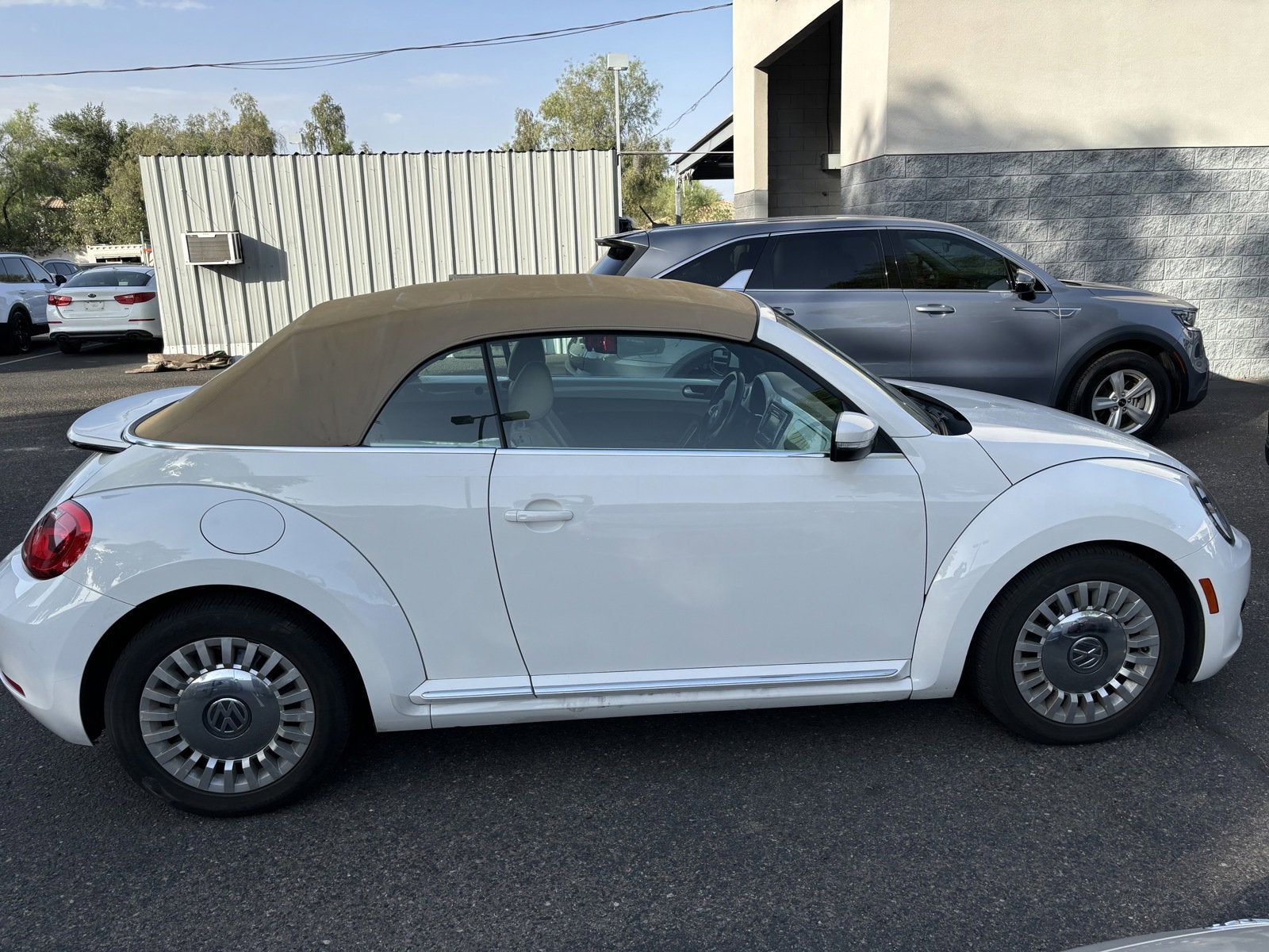 2014 Volkswagen Beetle Convertible 2.5L w/Tech