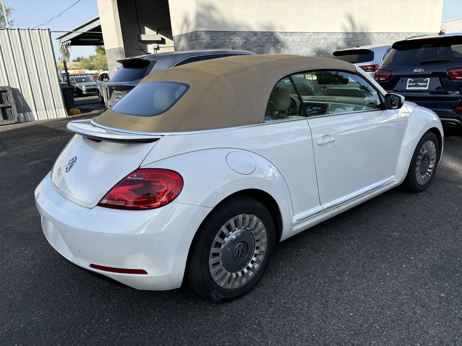 2014 Volkswagen Beetle Convertible 2.5L w/Tech