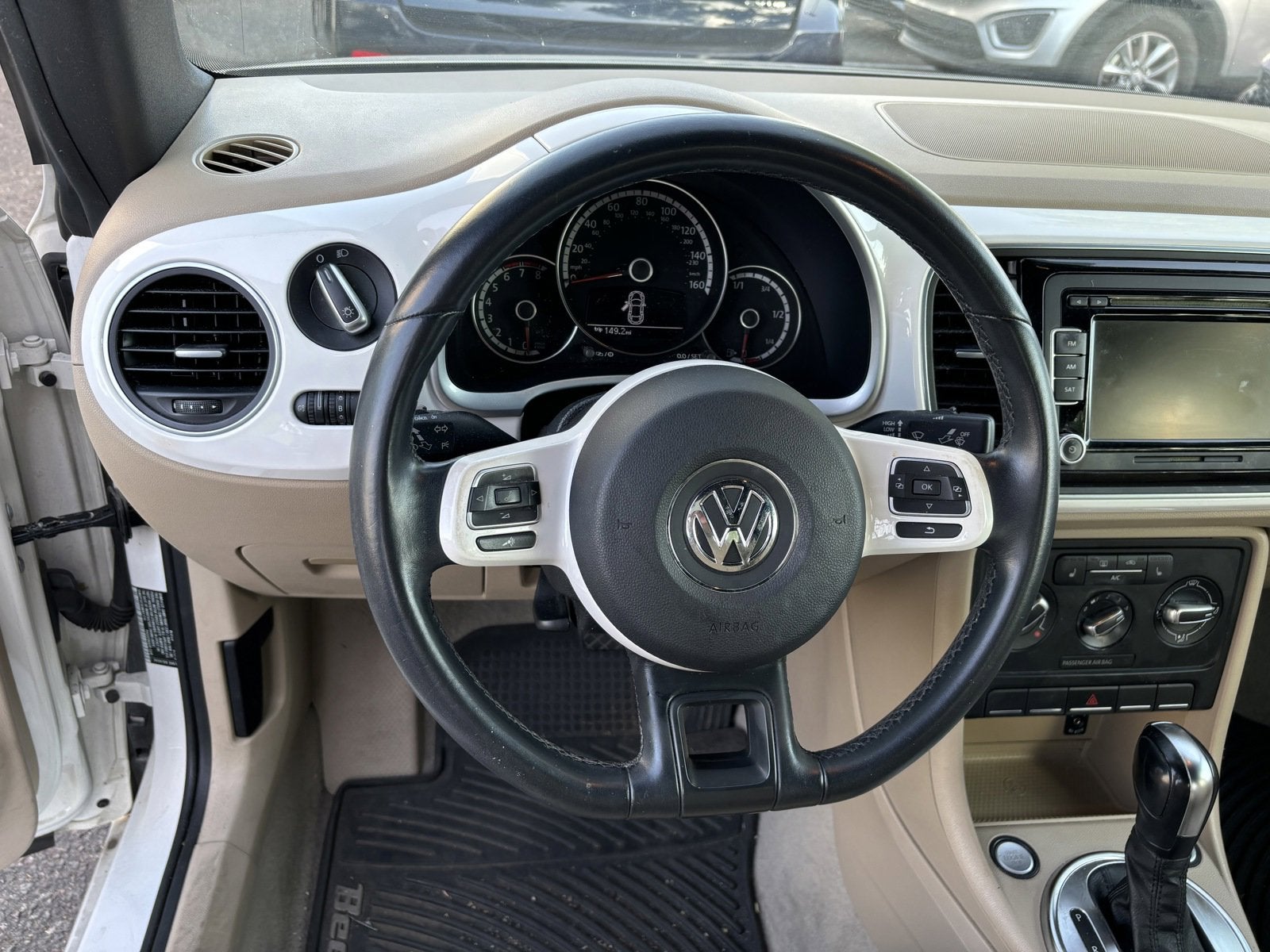 2014 Volkswagen Beetle Convertible 2.5L w/Tech