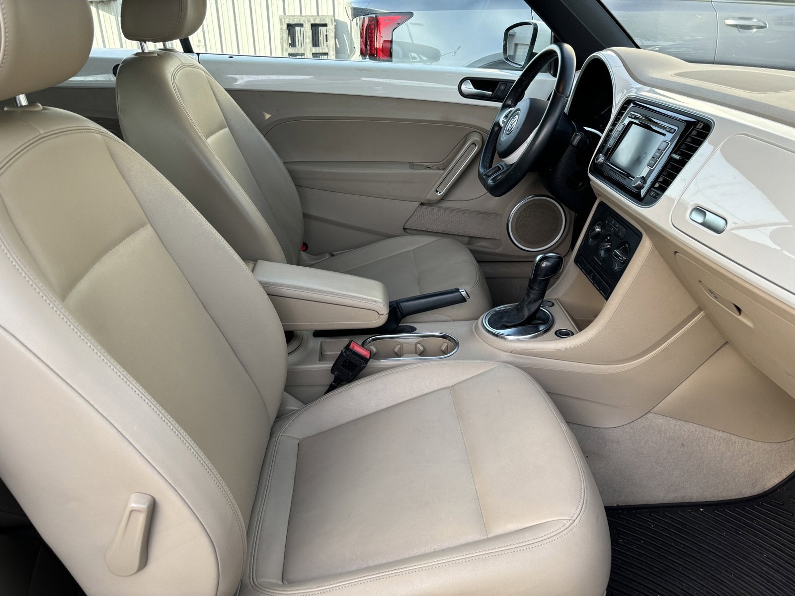 2014 Volkswagen Beetle Convertible 2.5L w/Tech