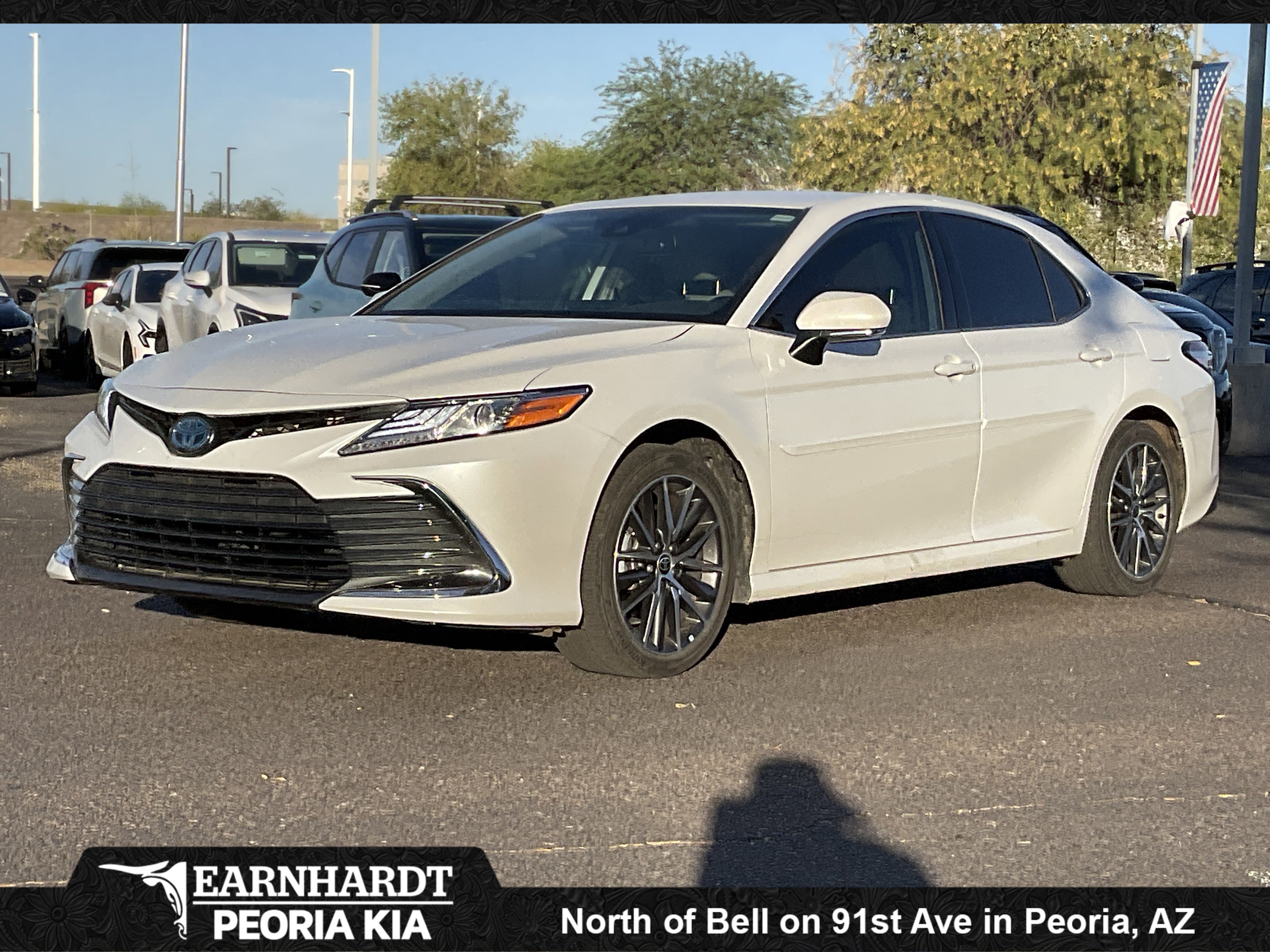 2023 Toyota Camry XLE Hybrid's photo