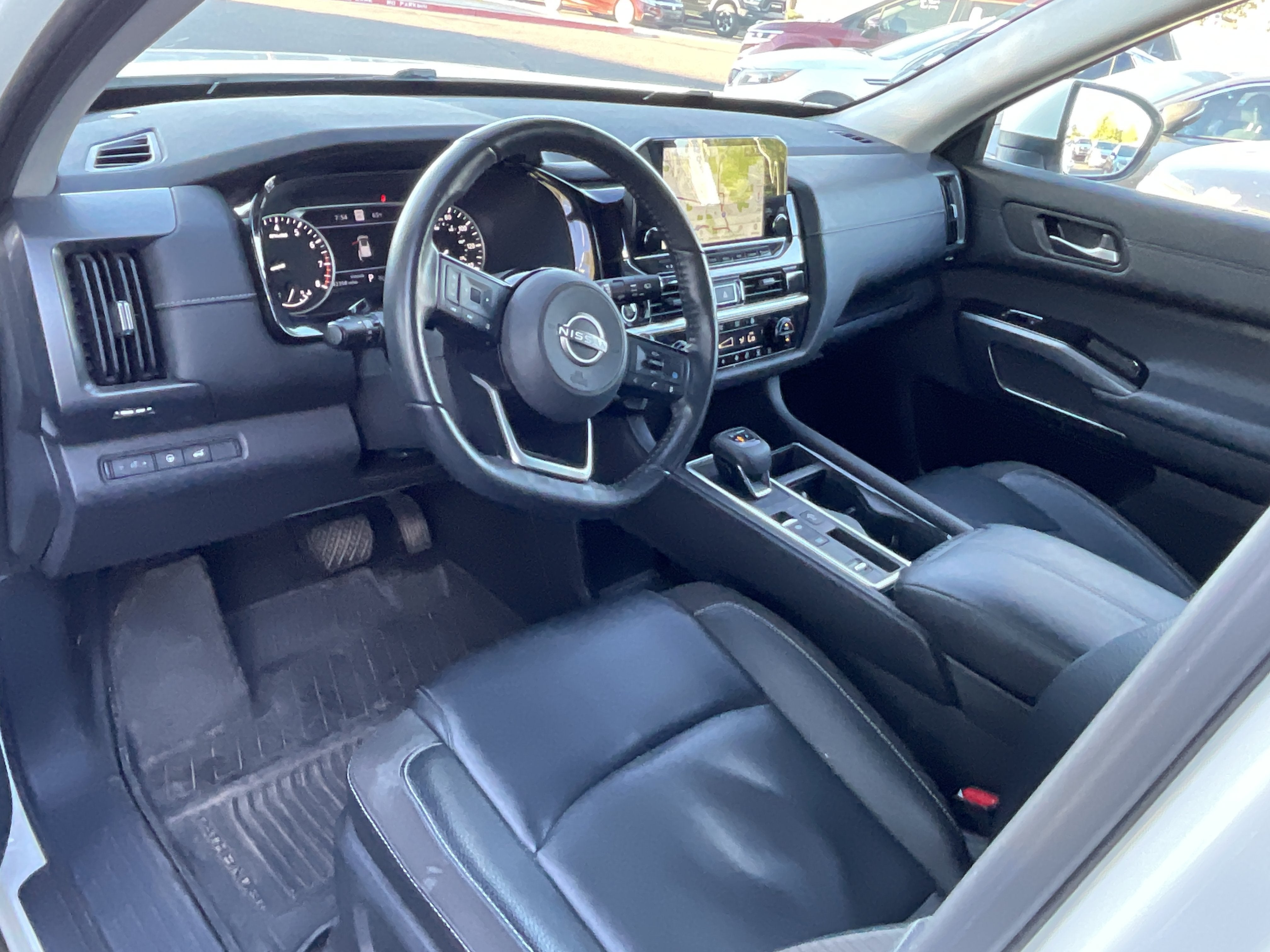 2022 Nissan Pathfinder SL