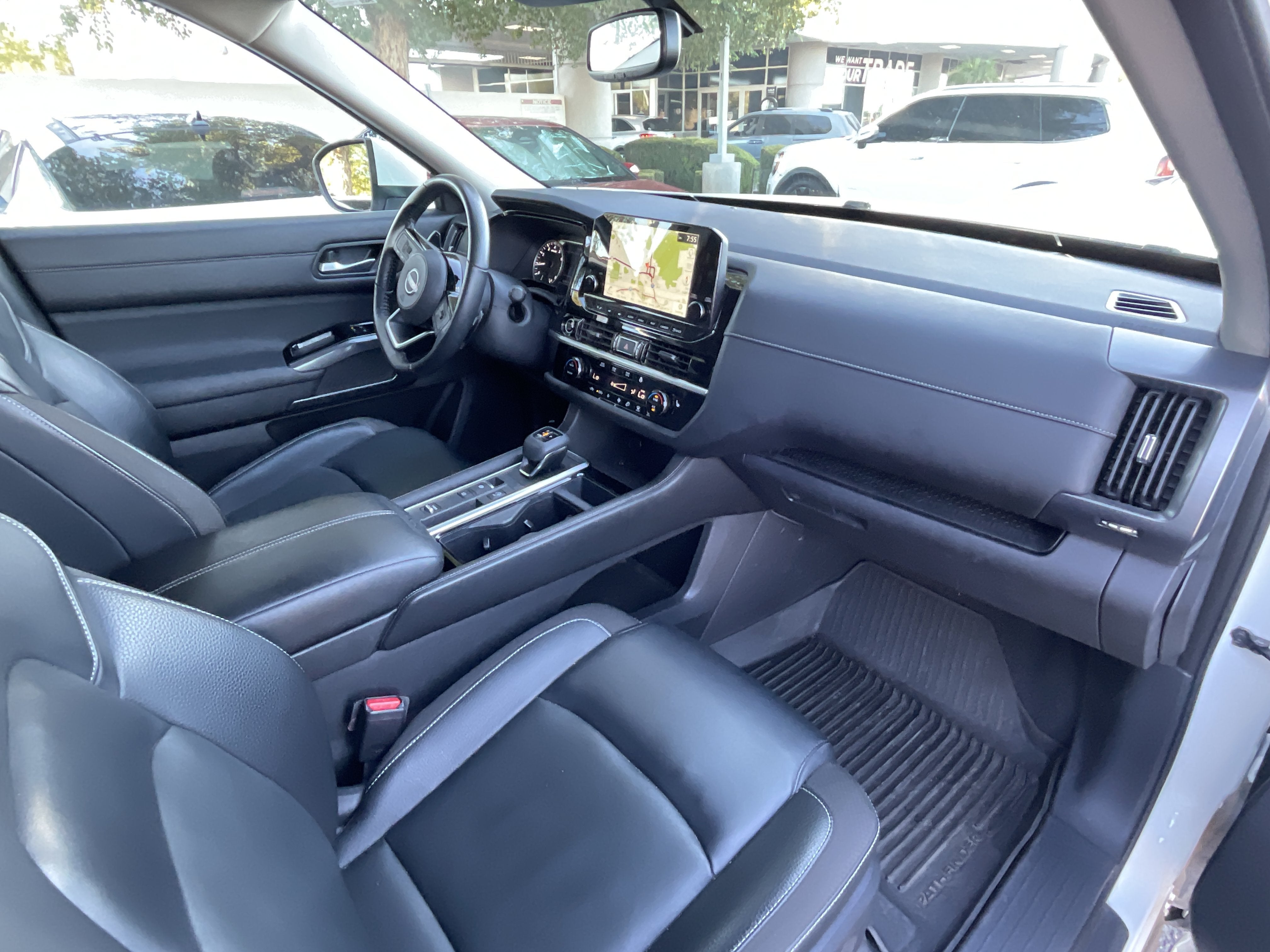 2022 Nissan Pathfinder SL