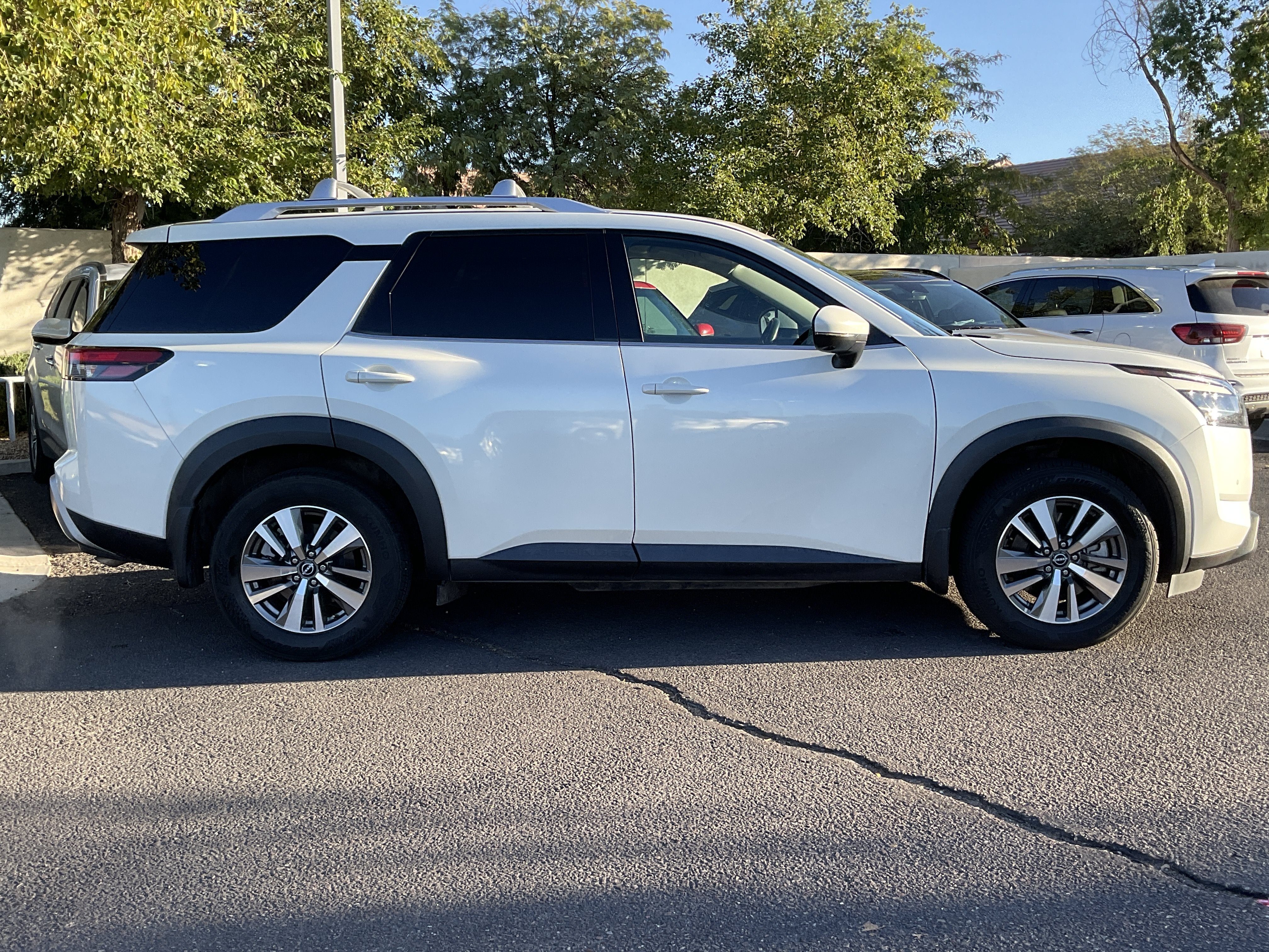 2022 Nissan Pathfinder SL