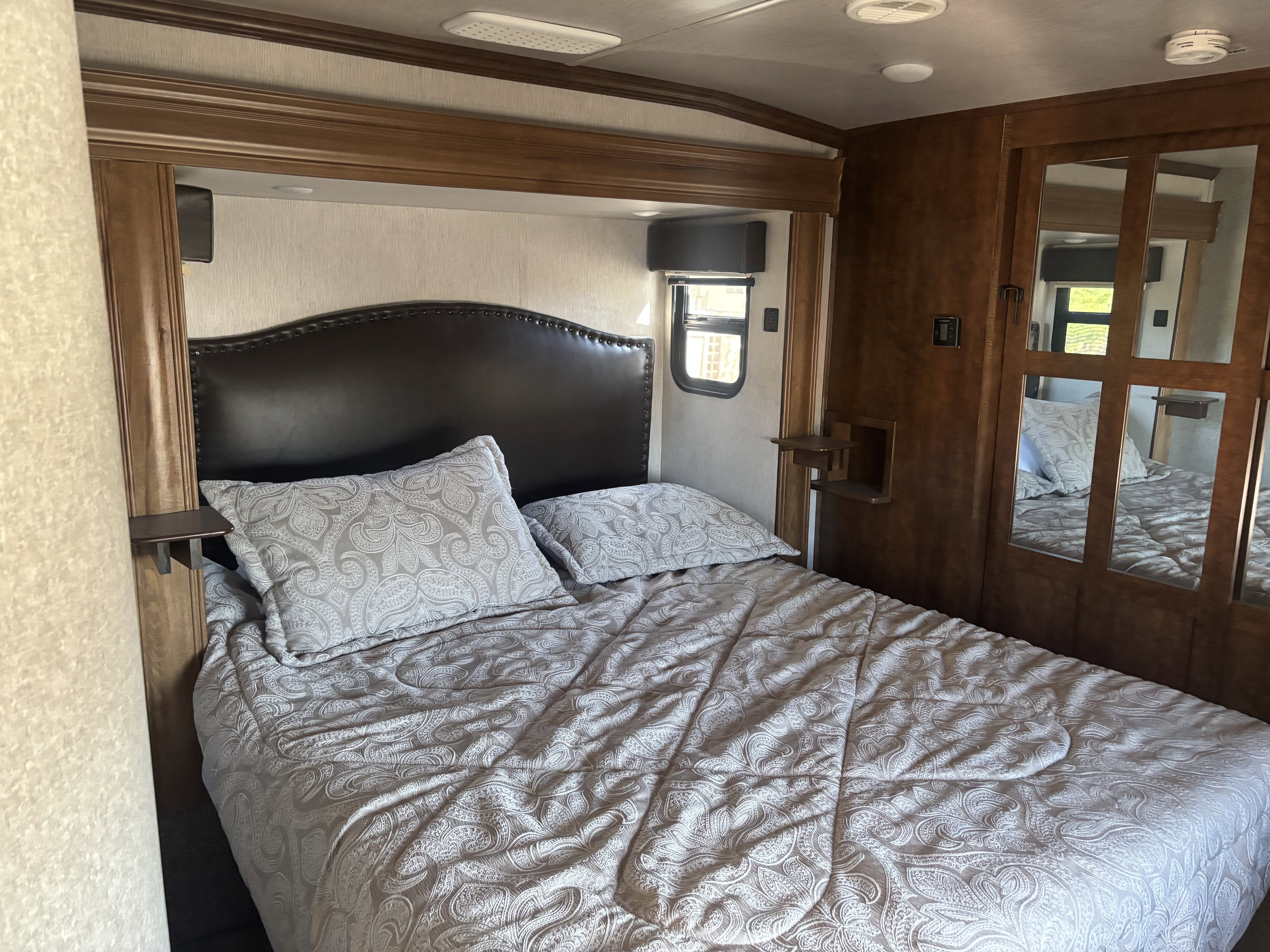 2019 HEARTLAND BIGHORN 3160EL LOADED