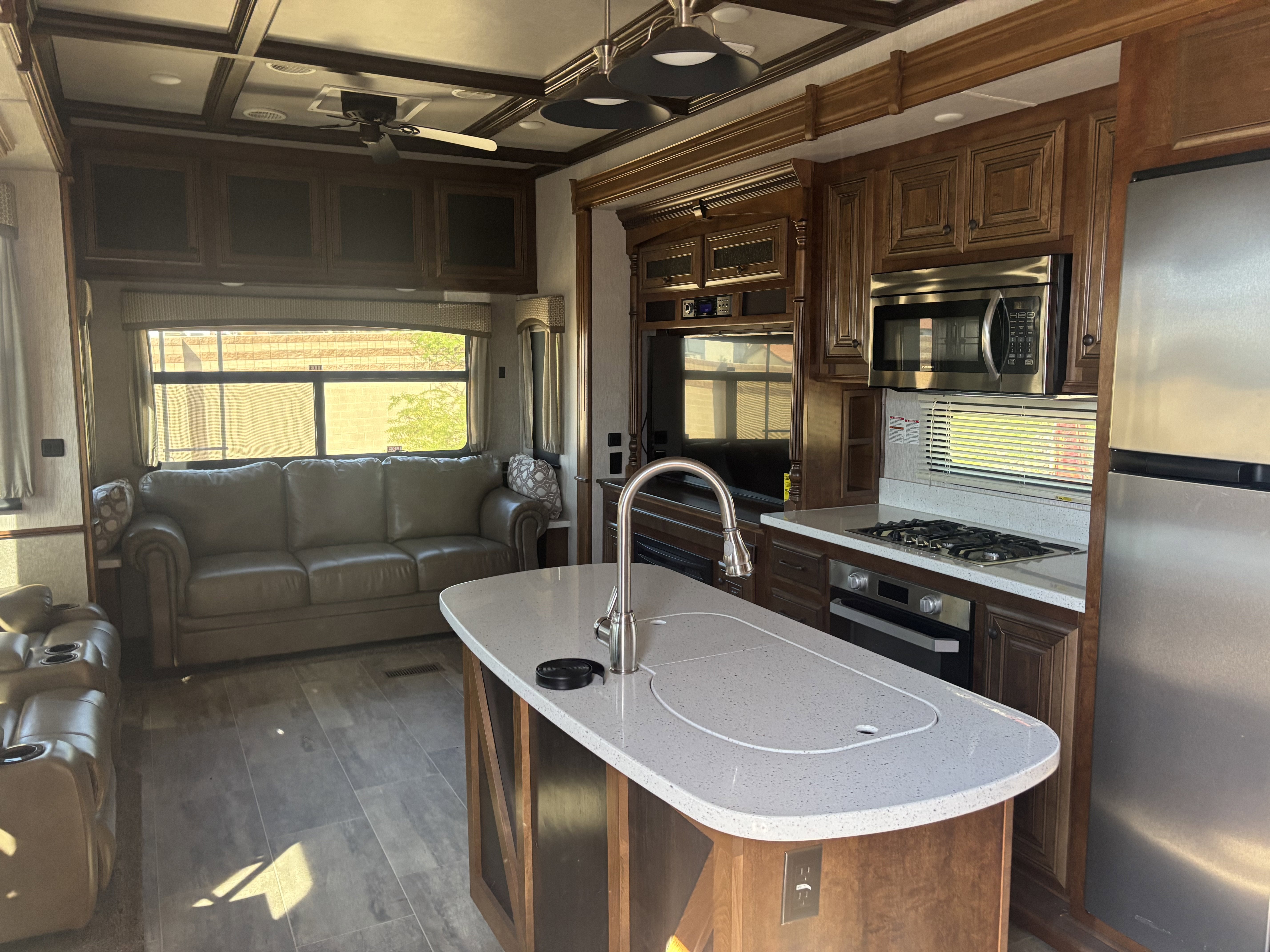 2019 HEARTLAND BIGHORN 3160EL LOADED