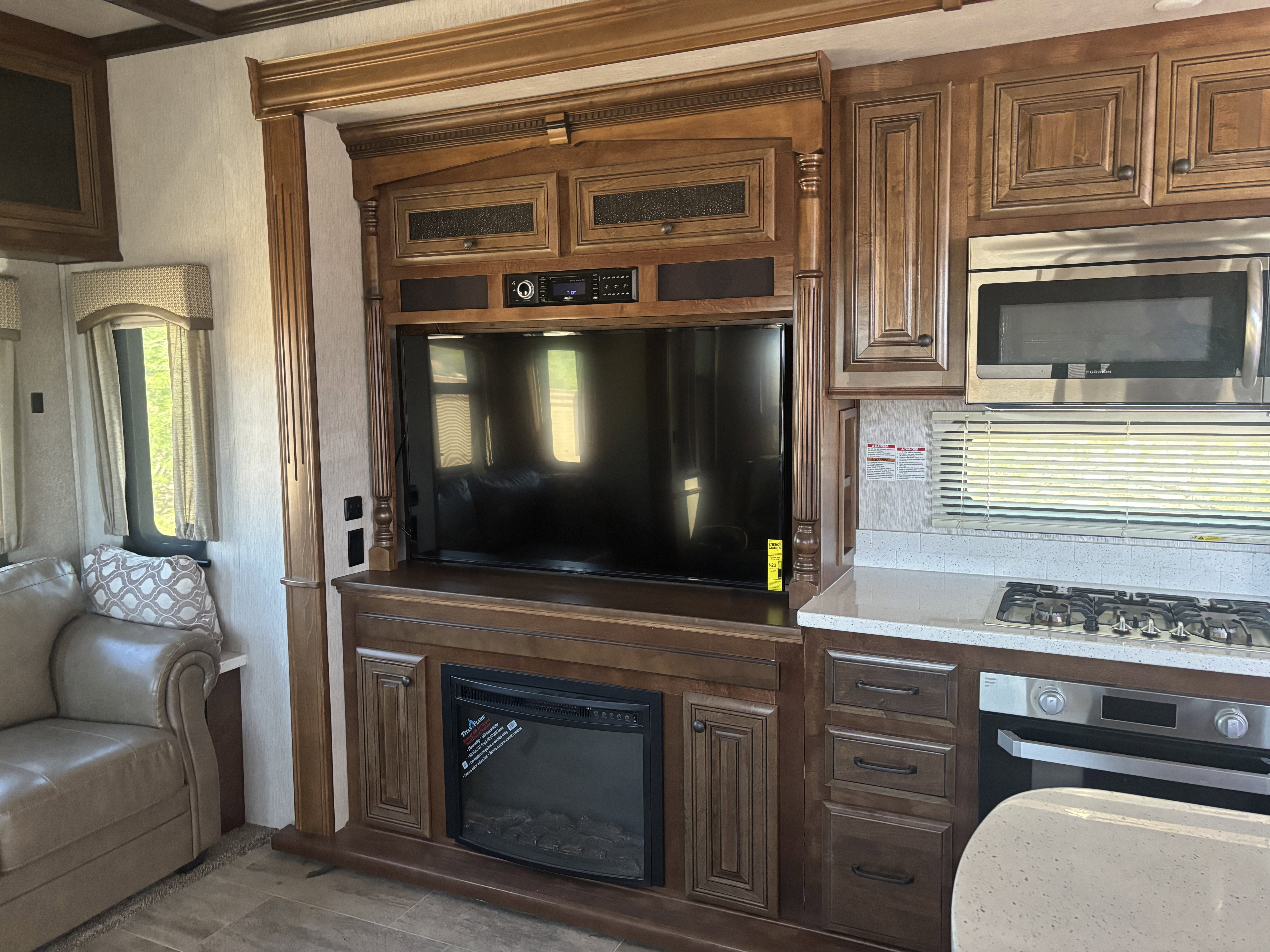 2019 HEARTLAND BIGHORN 3160EL LOADED