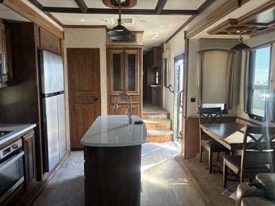 2019 HEARTLAND BIGHORN 3160EL LOADED