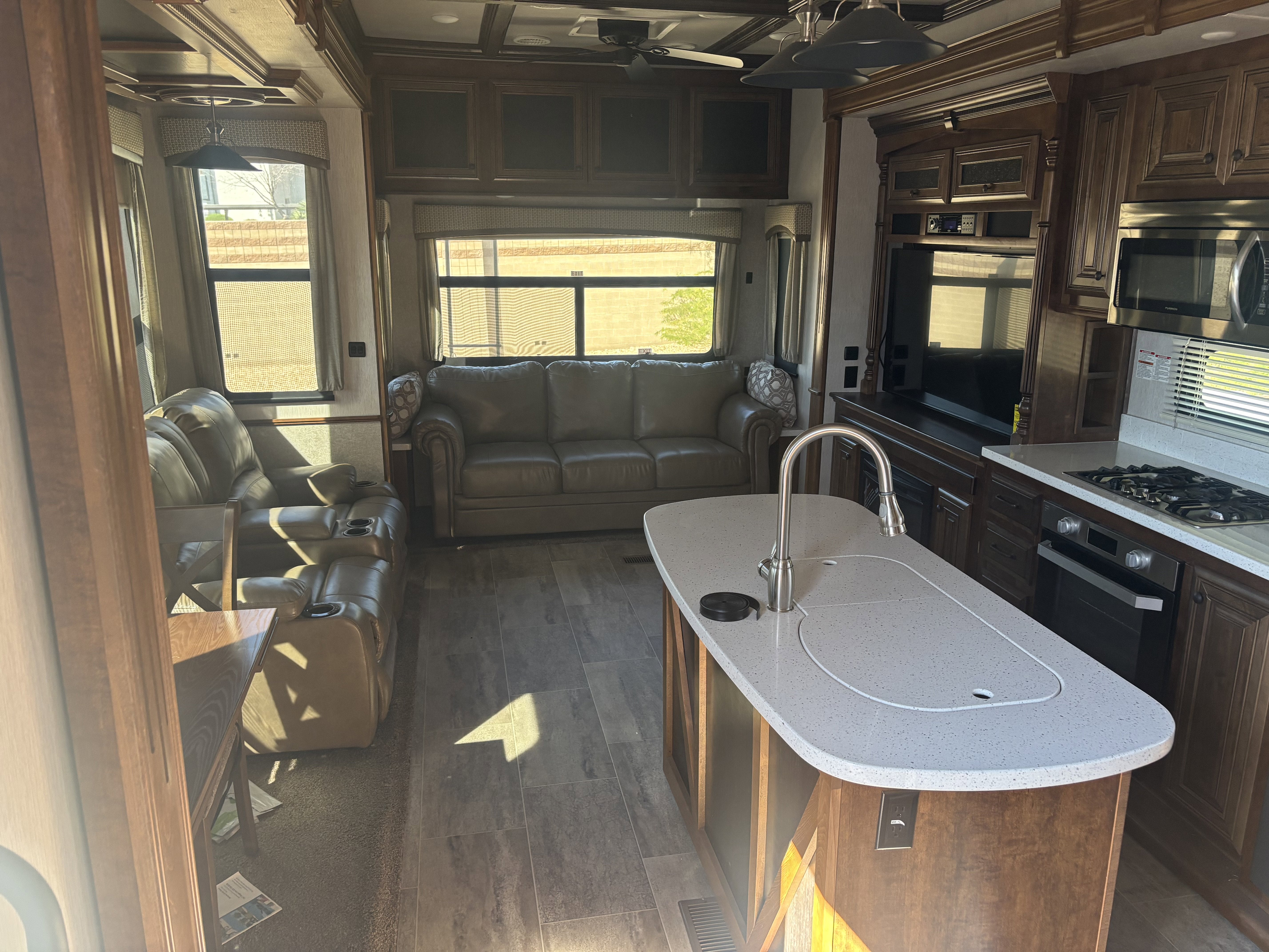 2019 HEARTLAND BIGHORN 3160EL LOADED