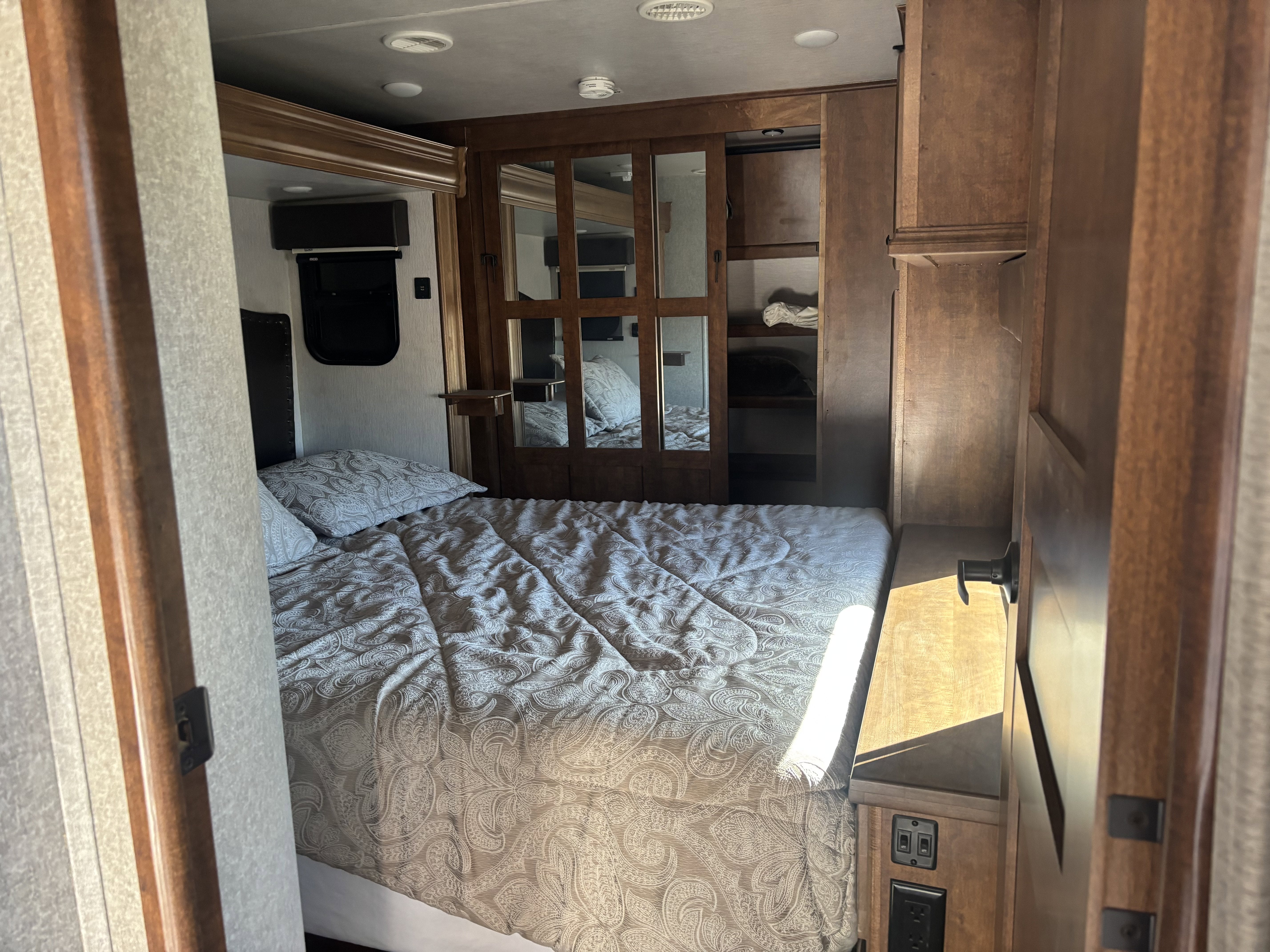 2019 HEARTLAND BIGHORN 3160EL LOADED