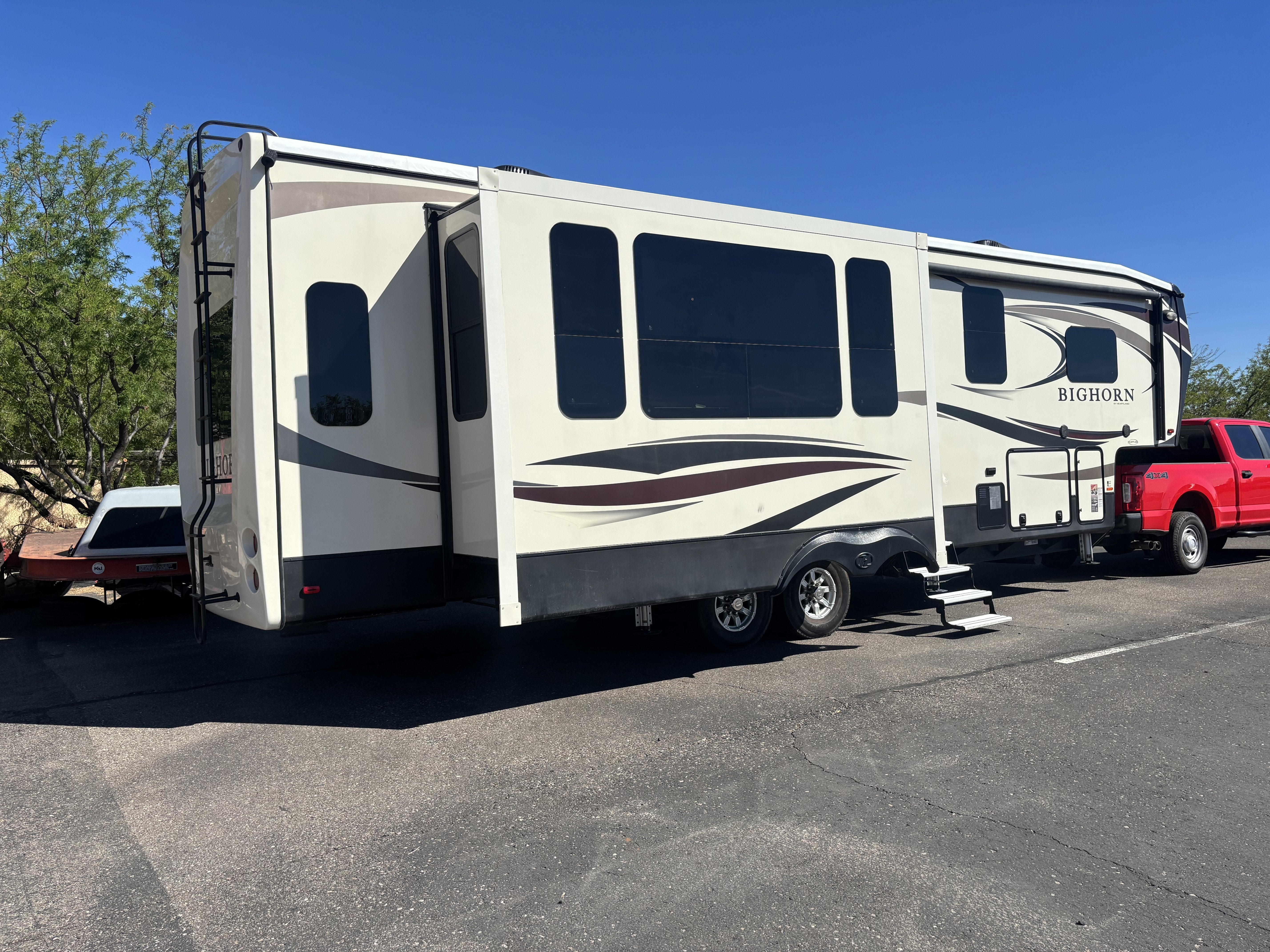 2019 HEARTLAND BIGHORN 3160EL LOADED