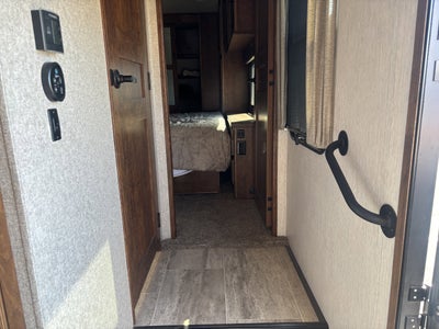 2019 HEARTLAND BIGHORN 3160EL LOADED