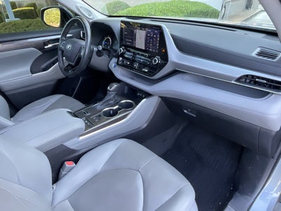 2021 Toyota Highlander Hybrid Platinum