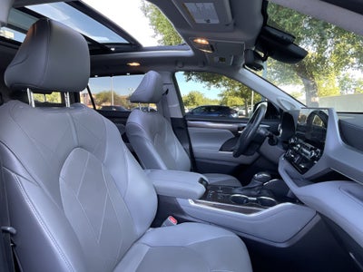 2021 Toyota Highlander Hybrid Platinum