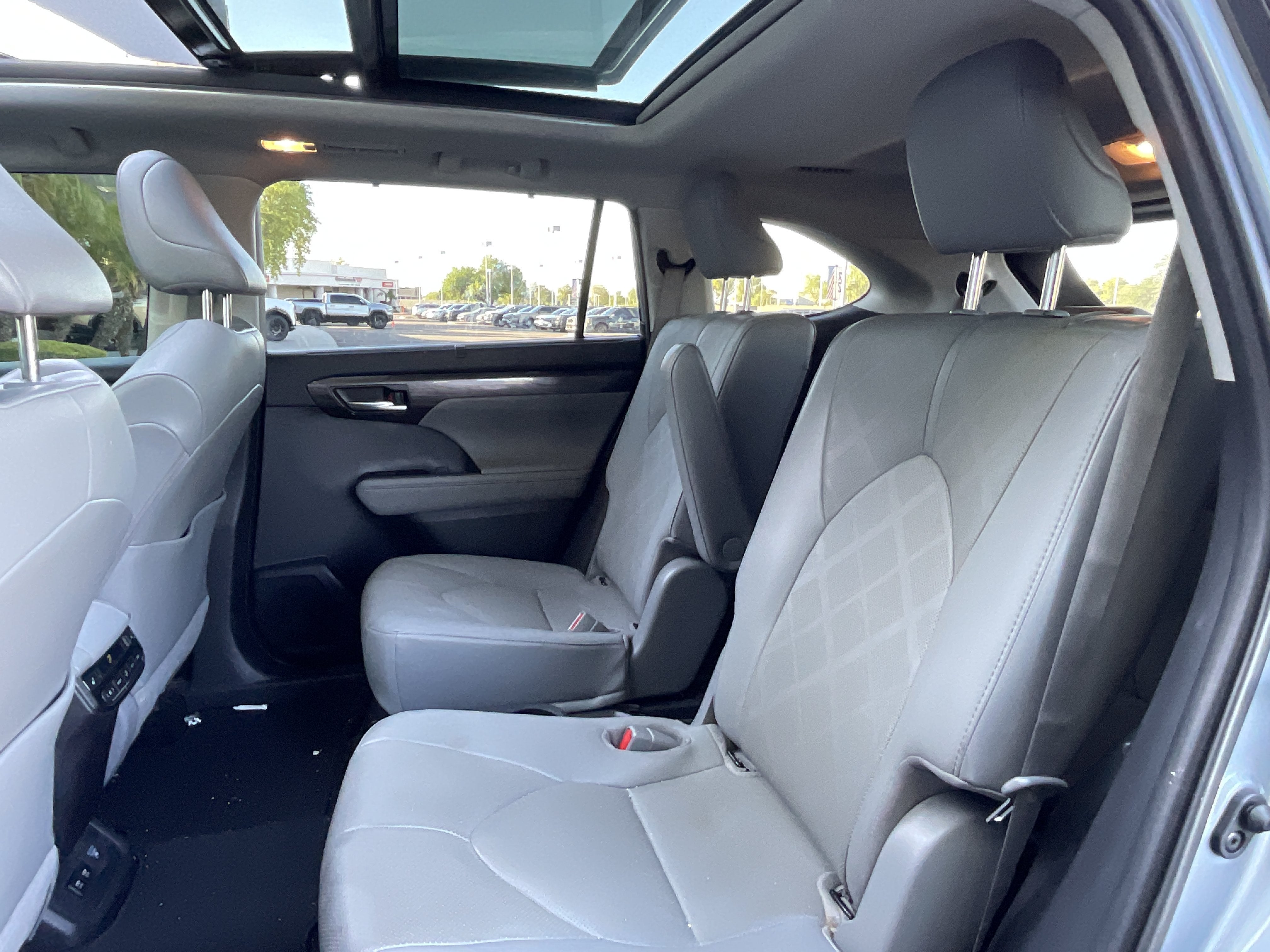 2021 Toyota Highlander Hybrid Platinum