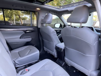 2021 Toyota Highlander Hybrid Platinum