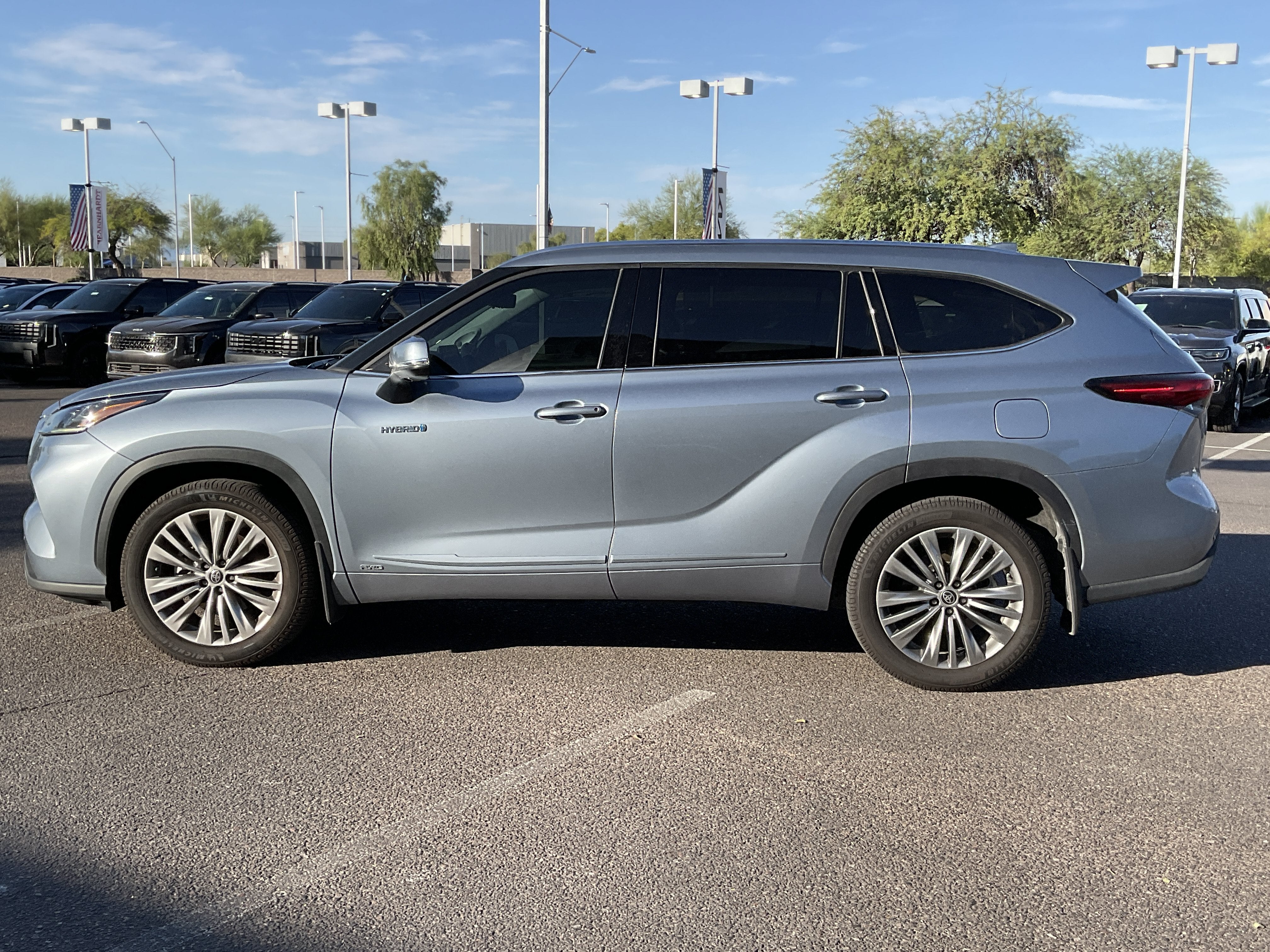 2021 Toyota Highlander Hybrid Platinum
