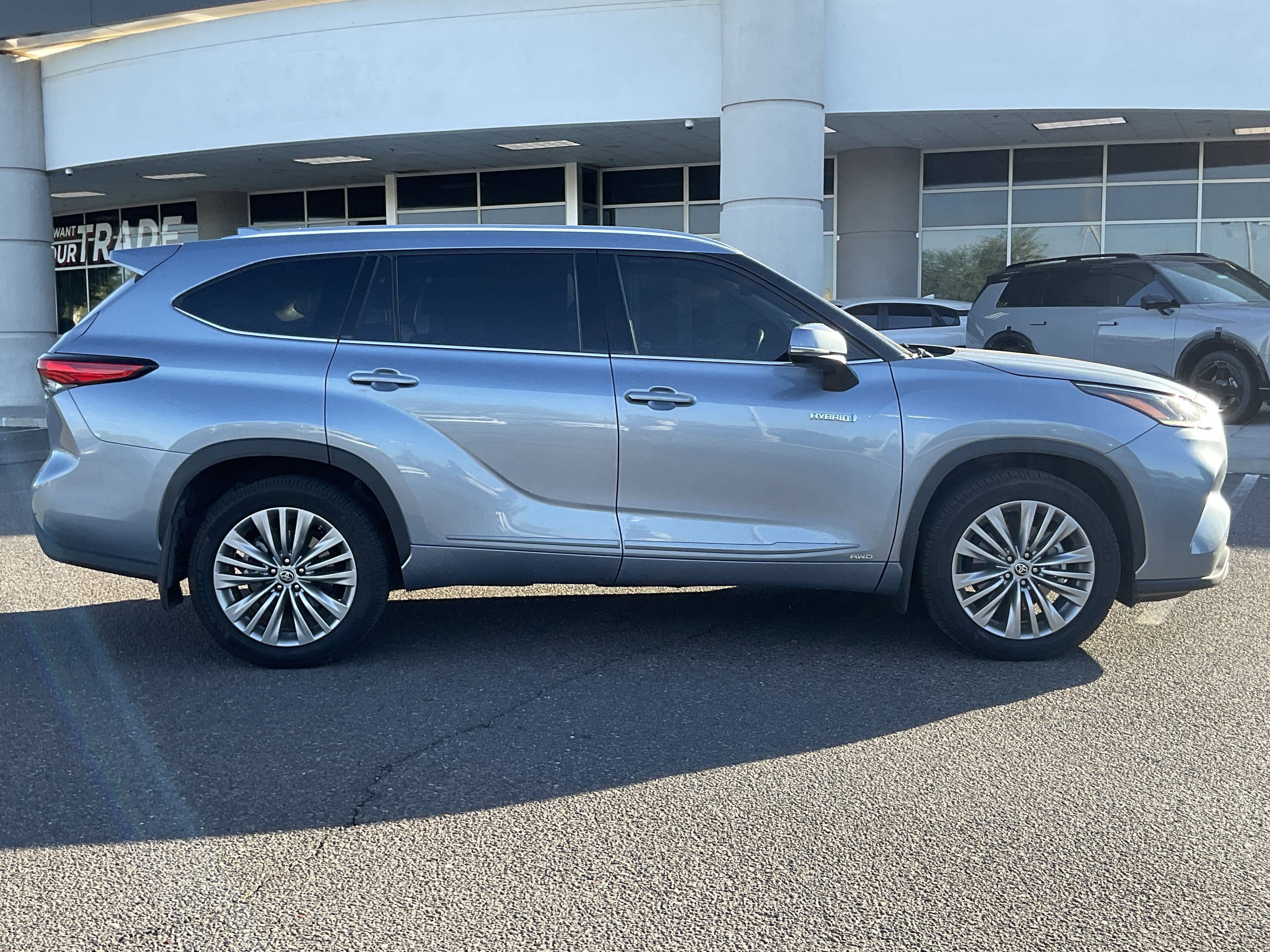 2021 Toyota Highlander Hybrid Platinum
